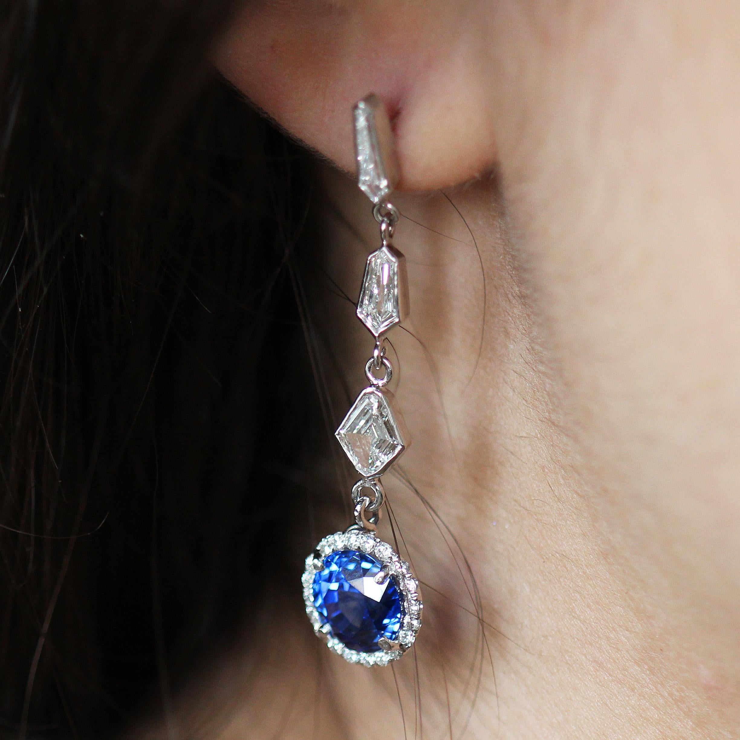 Presenting a magnificent pair of vivid electric blue 100% natural with no treatments certified sapphires, set in platinum and diamond drop earrings.
Looking thought 1000's of sapphires these are in the top 1% quality and beauty wise of stones we
