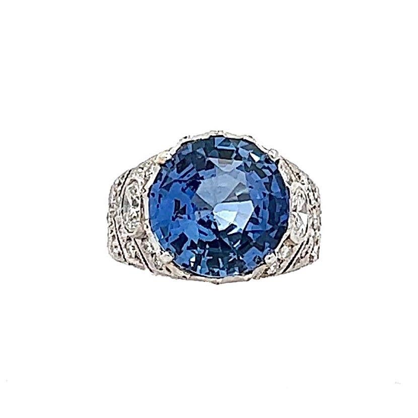 Saphir bleu vif de 8 carats monté sur un diamant ancien de style édouardien en vente
