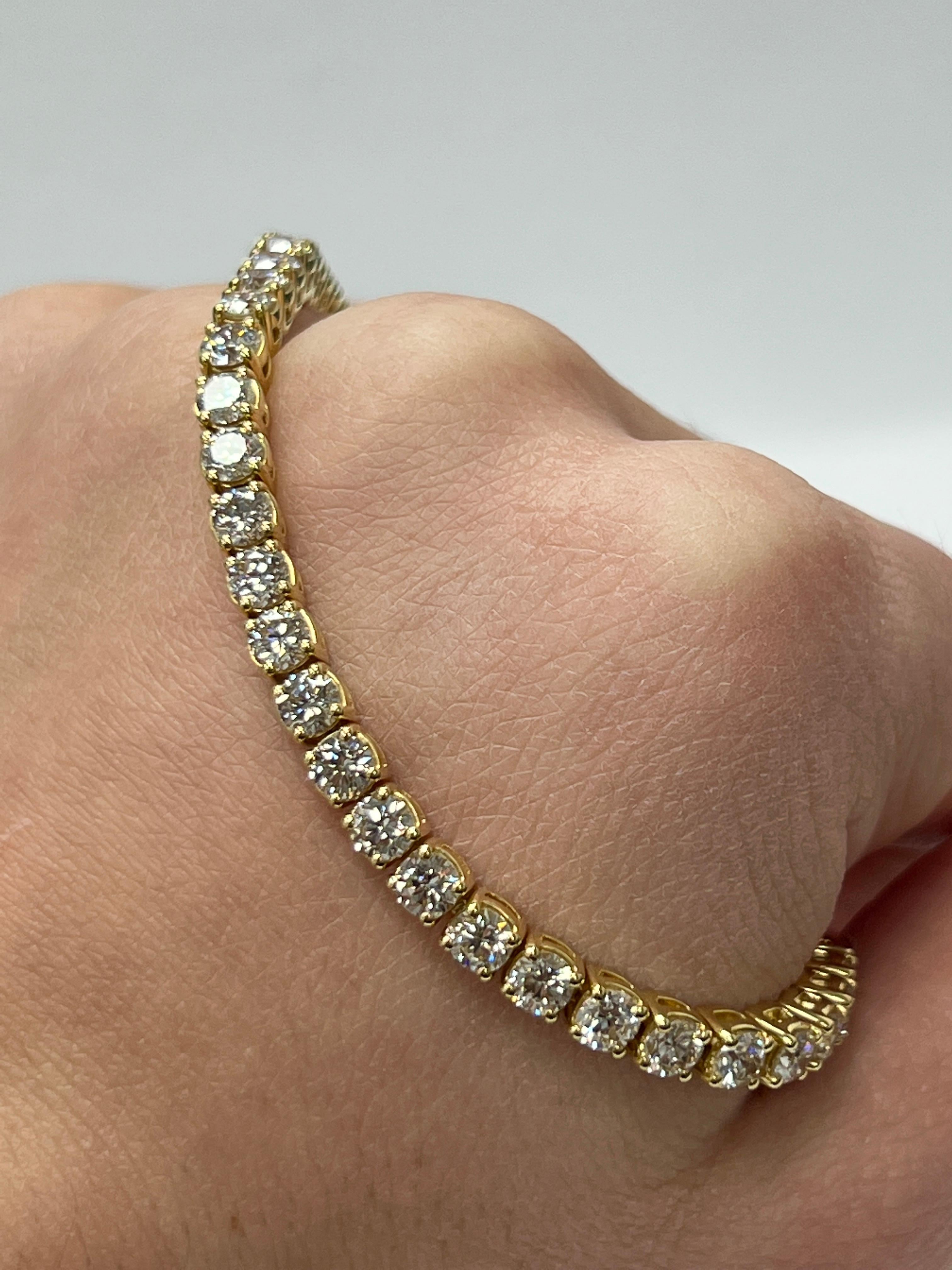 Taille ronde Bracelet en or jaune et diamants de 8 carats en vente