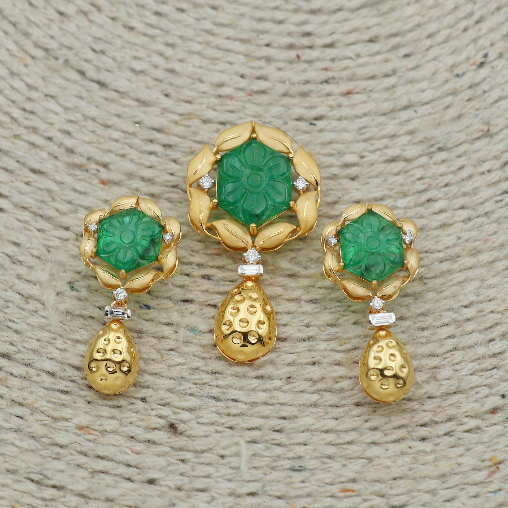 8 carats Emeraude diamant or pendentif trois pièces or 18k 
Or 18k 13.720              
Diamant .40 carats
Émeraude  7,50 carats