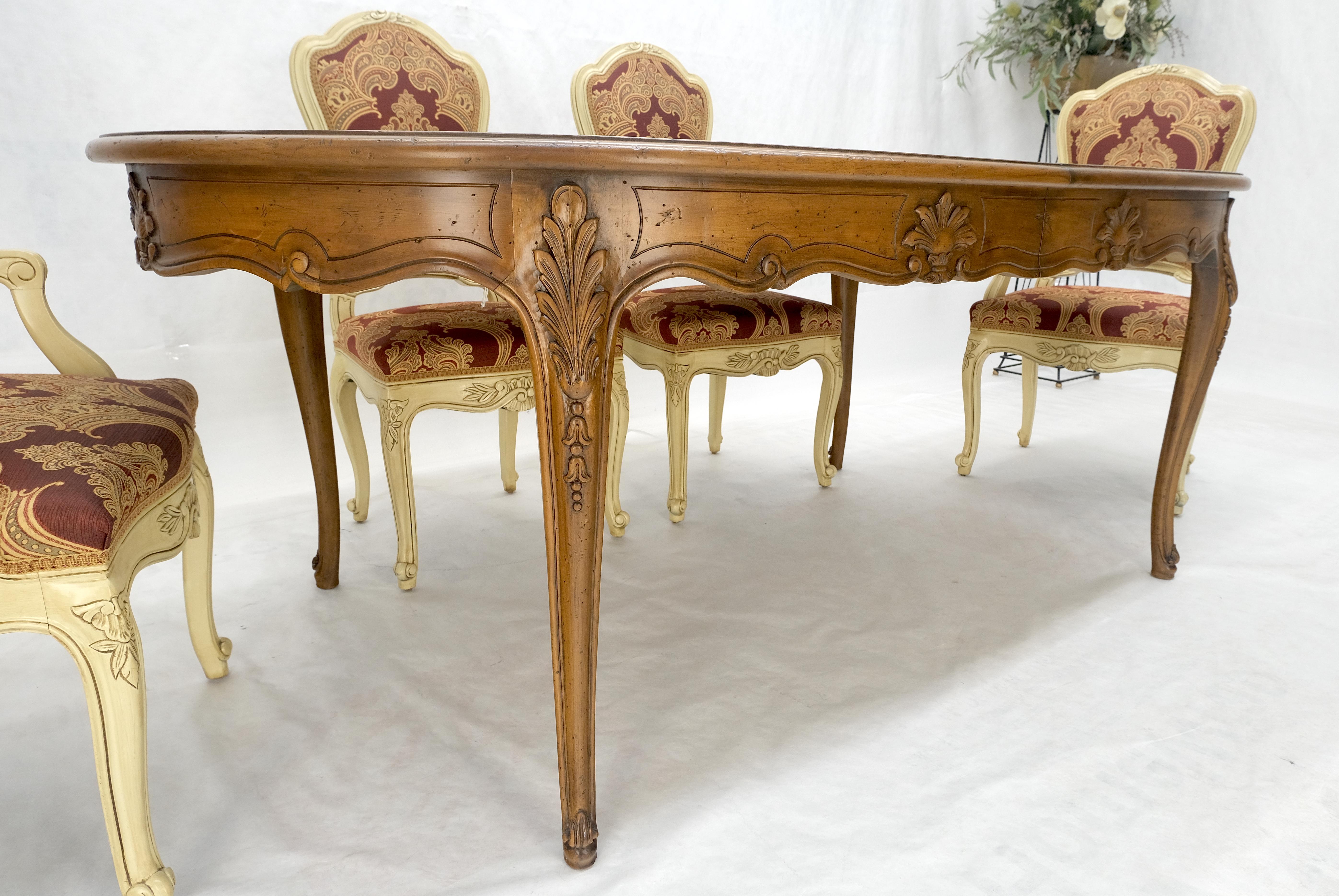 8 chaises de salle à manger sculptées Table en noyer 3x18