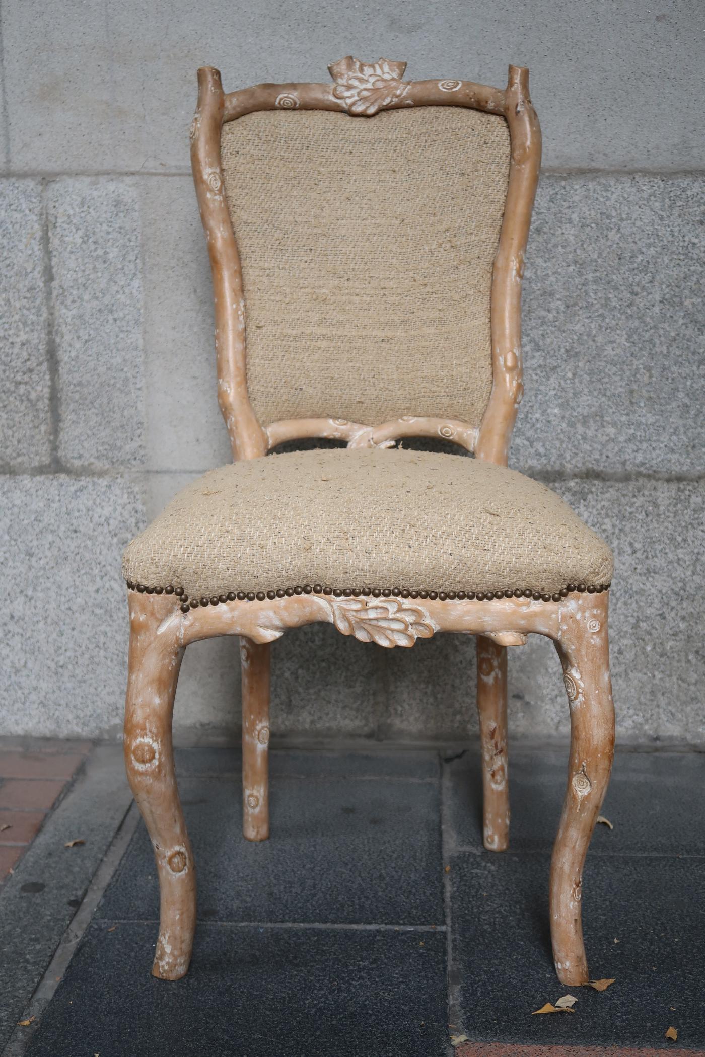 Other 8 Carved Wood and Beige Silk Fabric Early 20th Century Italian Chairs For Sale