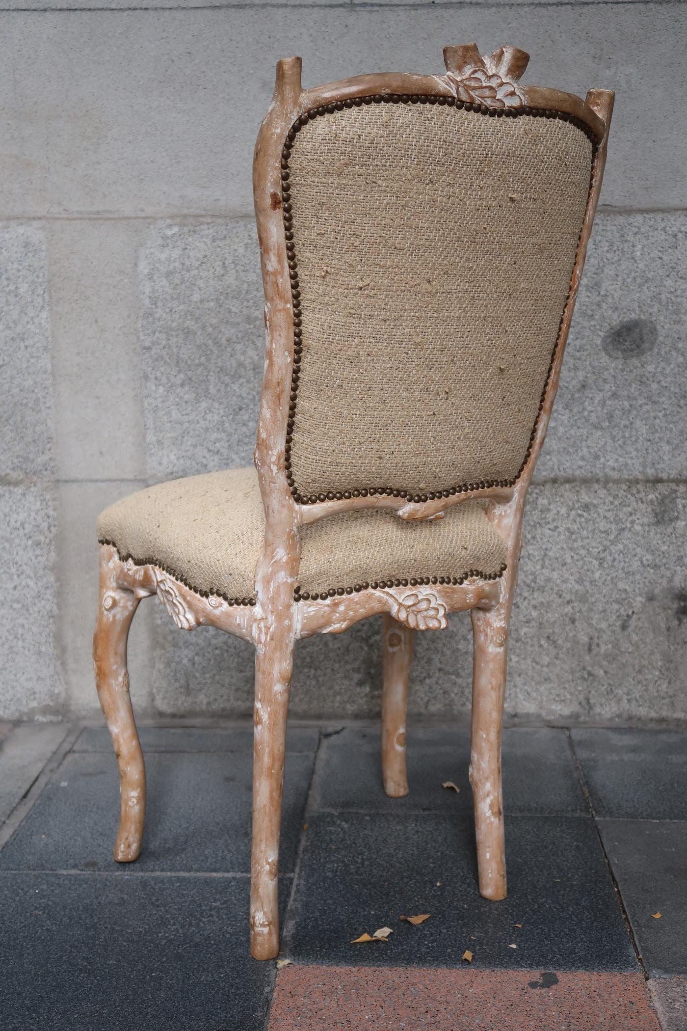 8 Carved Wood and Beige Silk Fabric Early 20th Century Italian Chairs For Sale 1