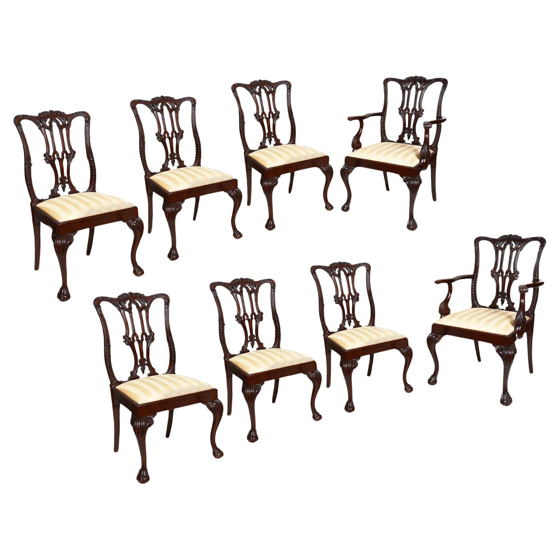 8 Esszimmerstühle im Chippendale-Stil, 19. Jahrhundert