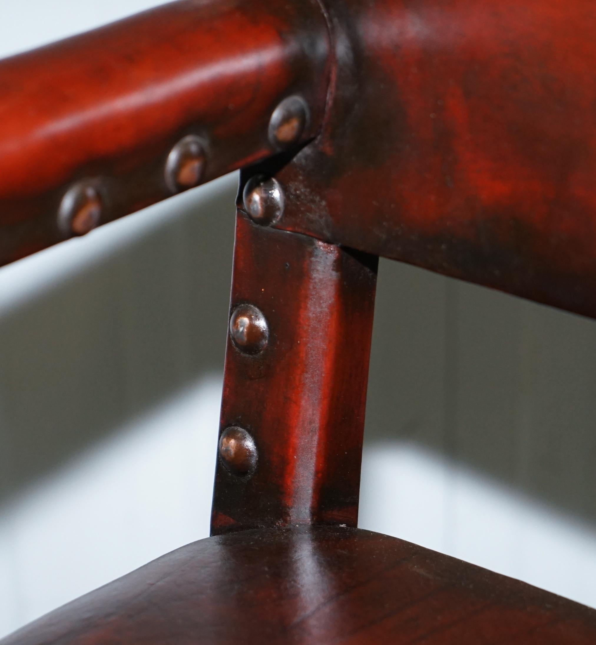 8 Massivholzstühle aus Eichenholz mit handgefärbtem braunem Leder:: um 1900 13
