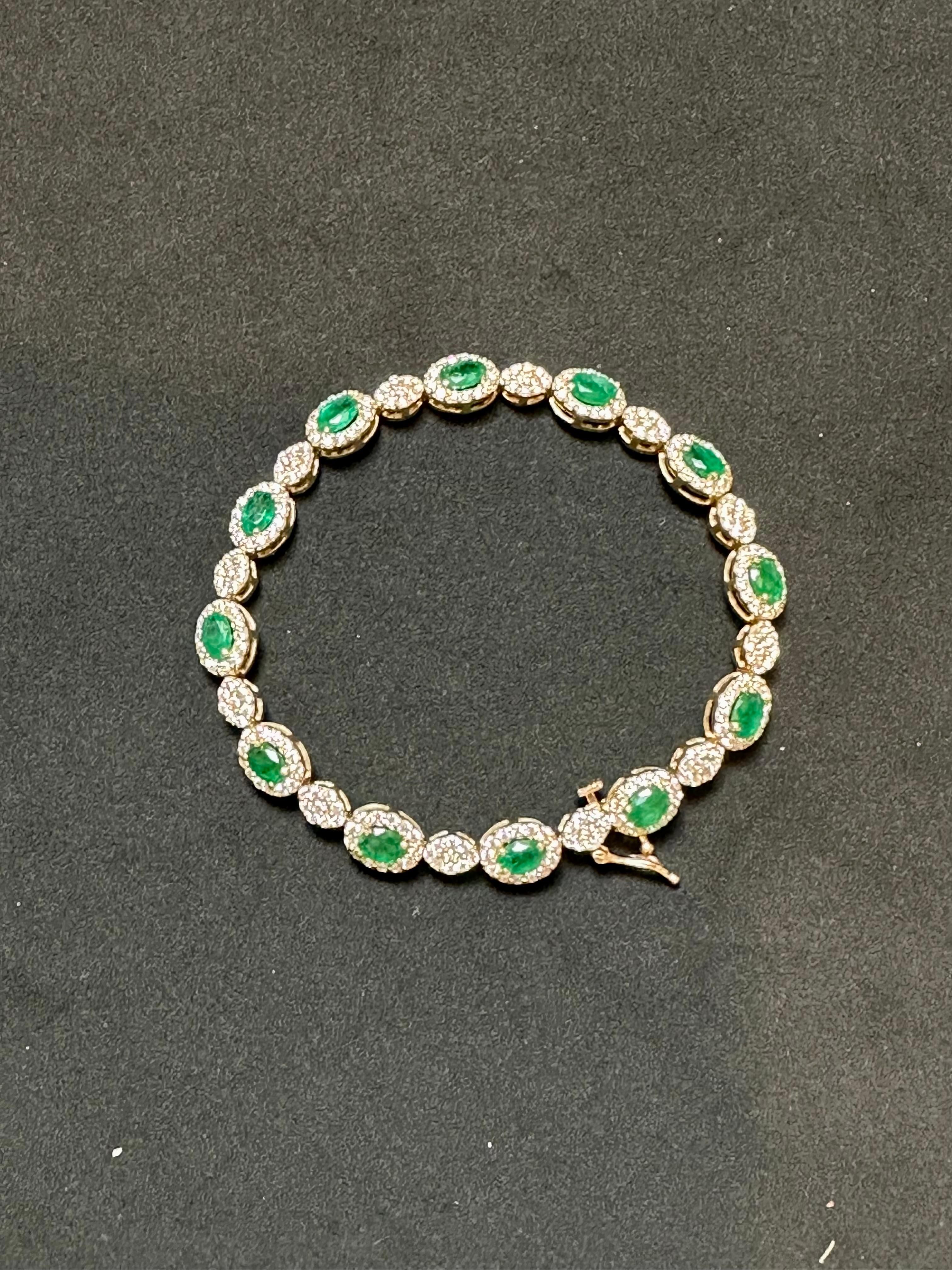 Bracciale tennis con smeraldo brasiliano naturale da 8 carati e diamante da 4,5 carati in oro 14 carati in vendita 6