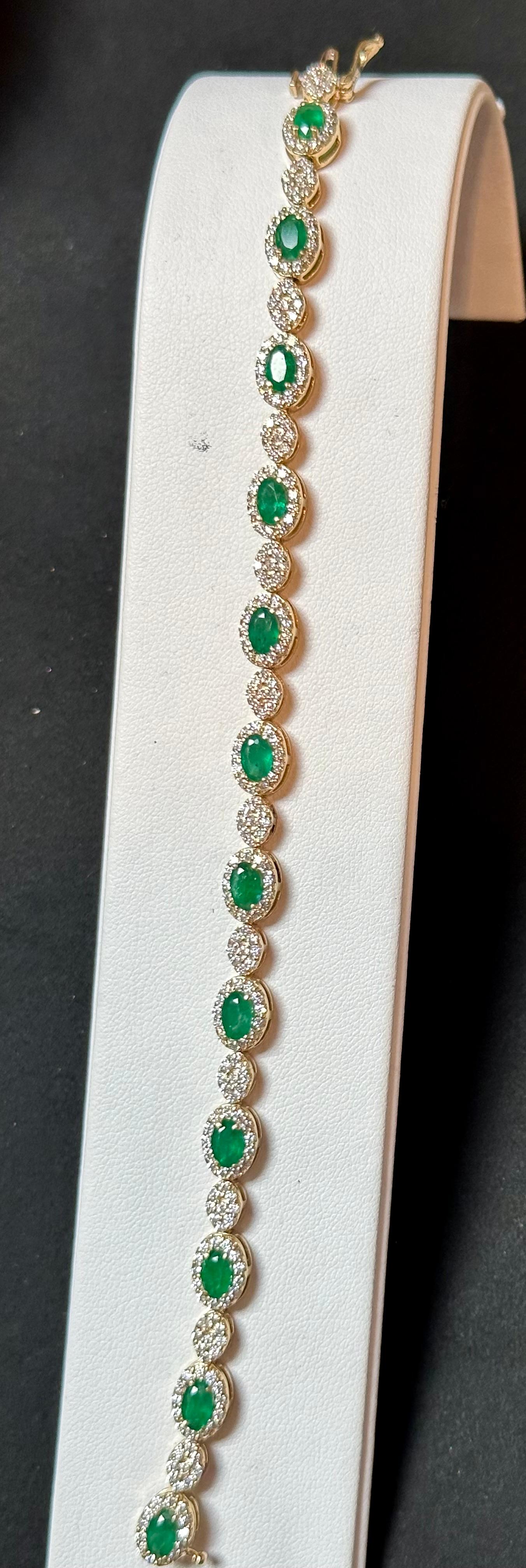 Bracciale tennis con smeraldo brasiliano naturale da 8 carati e diamante da 4,5 carati in oro 14 carati in vendita 3