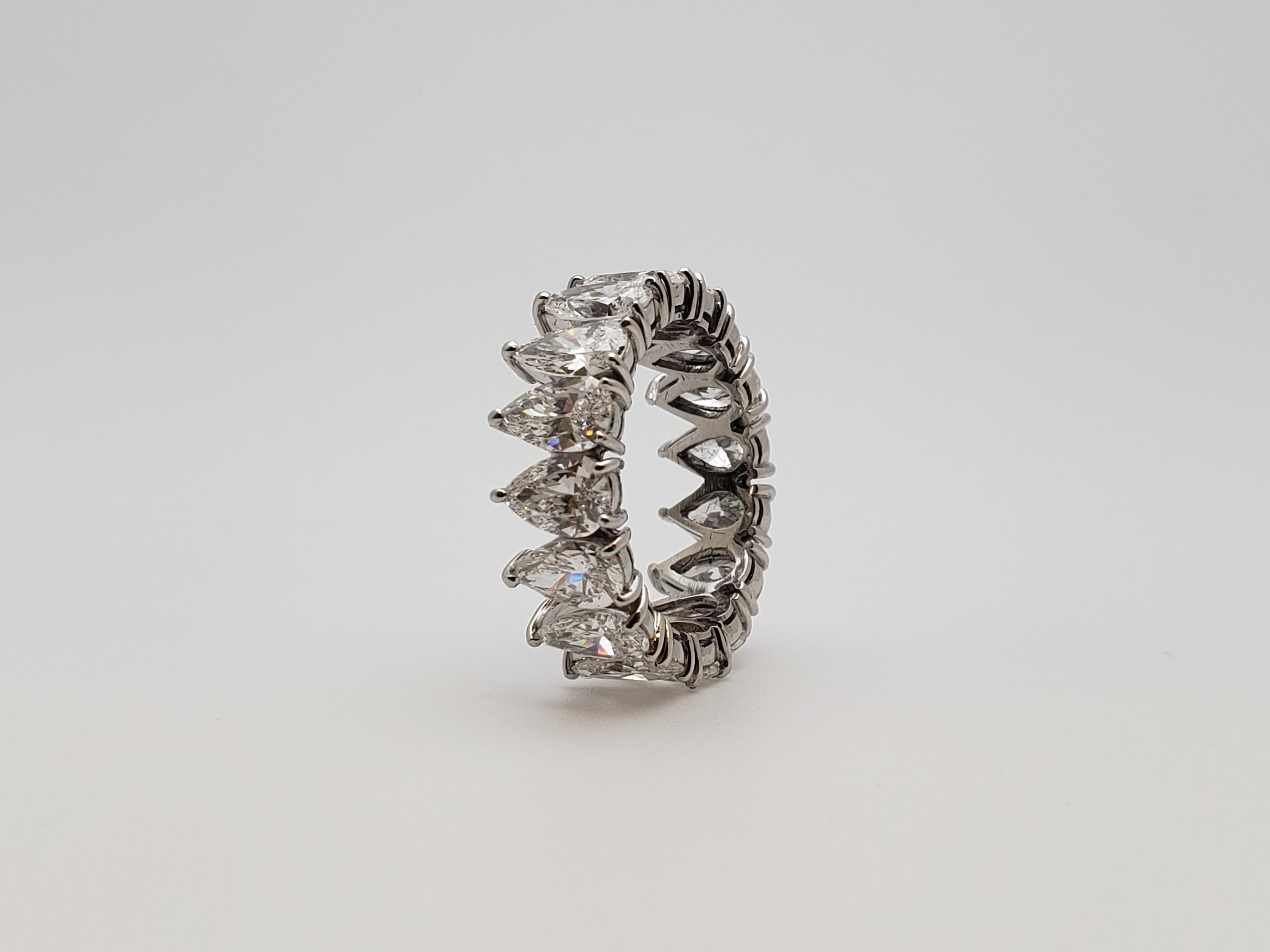 Bague d'éternité complète en platine avec diamant naturel de 8 carats en vente 2