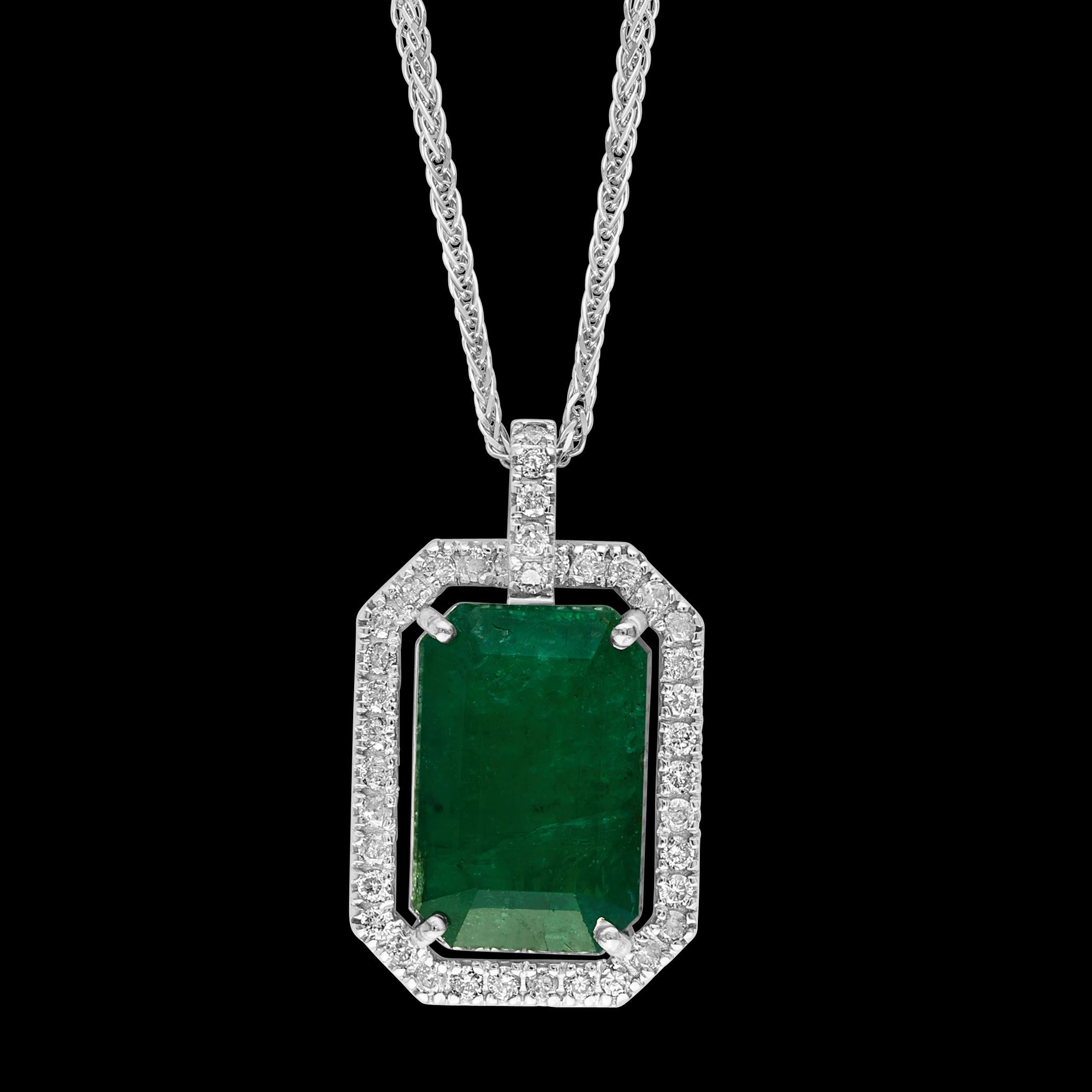 8 Ct Natural Emerald Cut  Emerald  & Diamond Halo Pendant Pendant, 14KWG Chain  For Sale 6