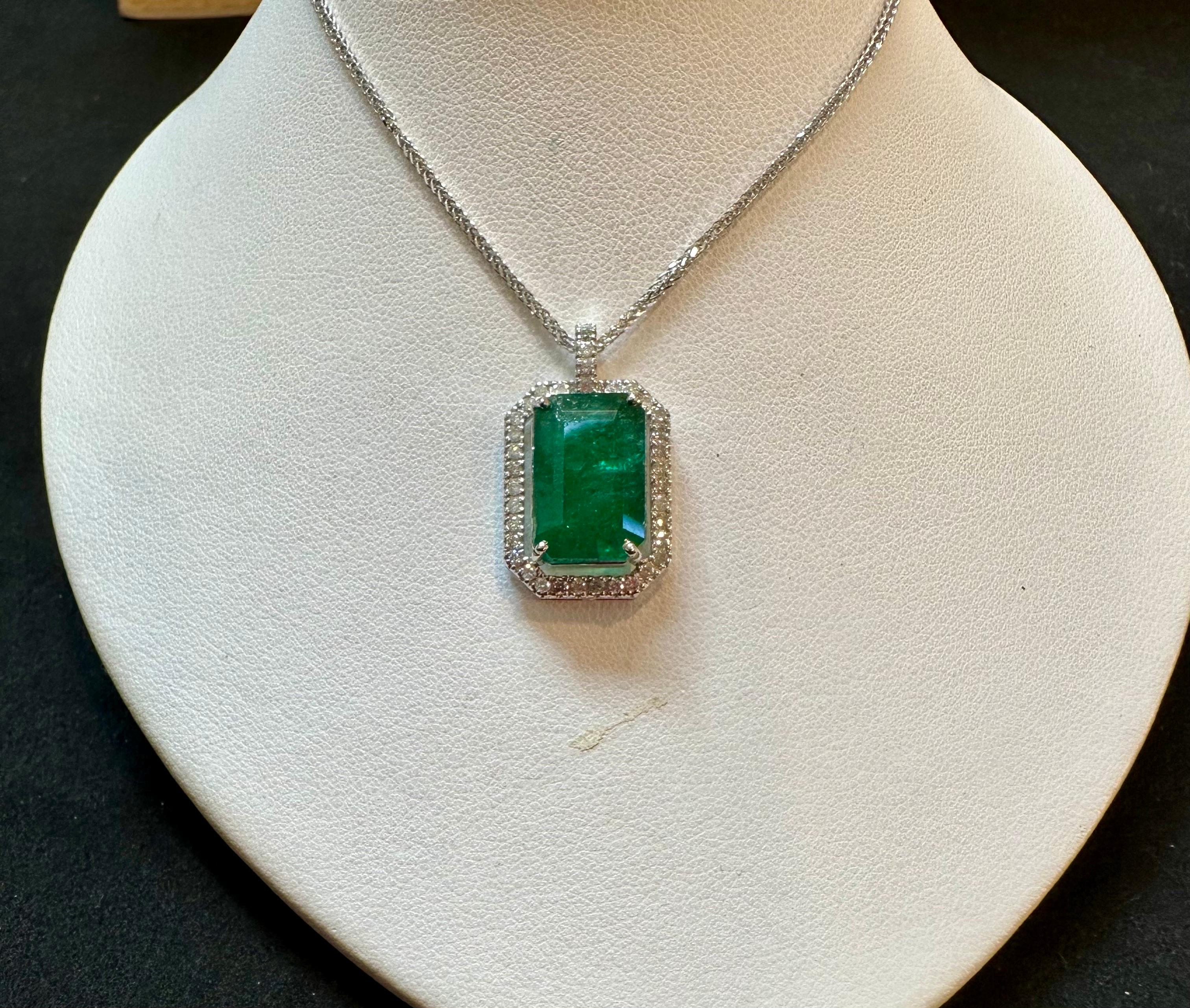8 Ct Natural Emerald Cut  Emerald  & Diamond Halo Pendant Pendant, 14KWG Chain  For Sale 5