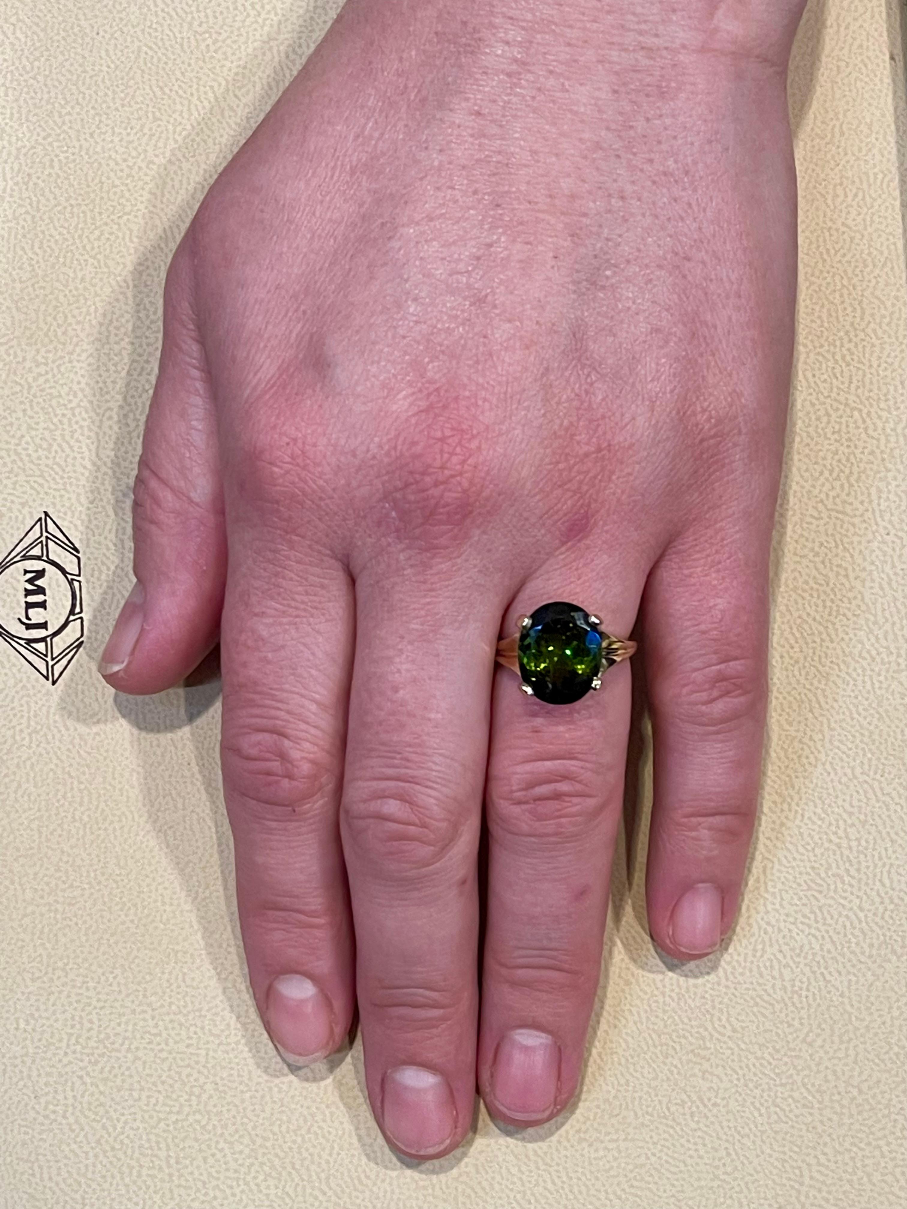 8 Karat natürlicher grüner Turmalinring aus 14 Karat Gelbgold mit Ovalschliff 8