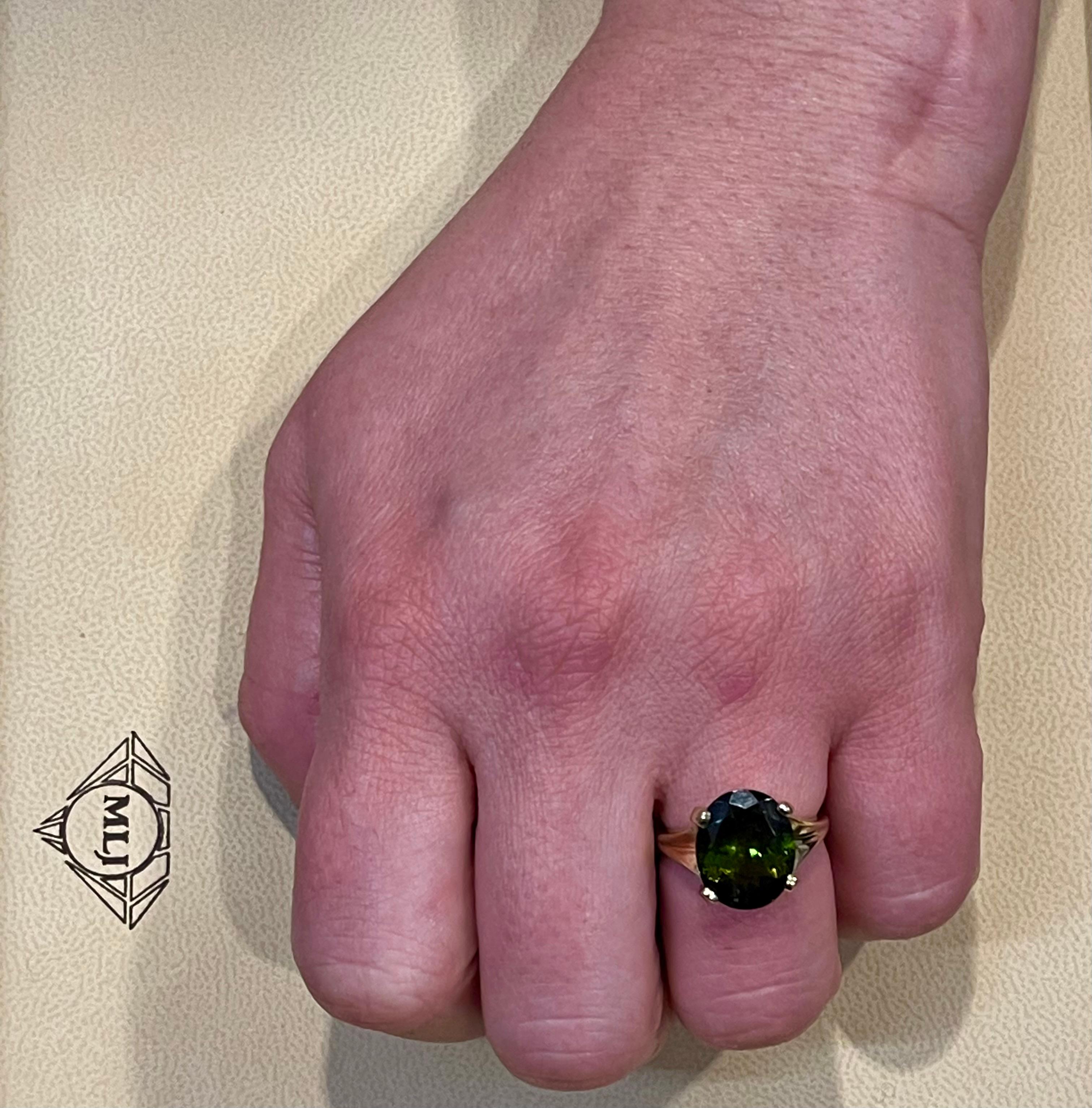 8 Karat natürlicher grüner Turmalinring aus 14 Karat Gelbgold mit Ovalschliff 10