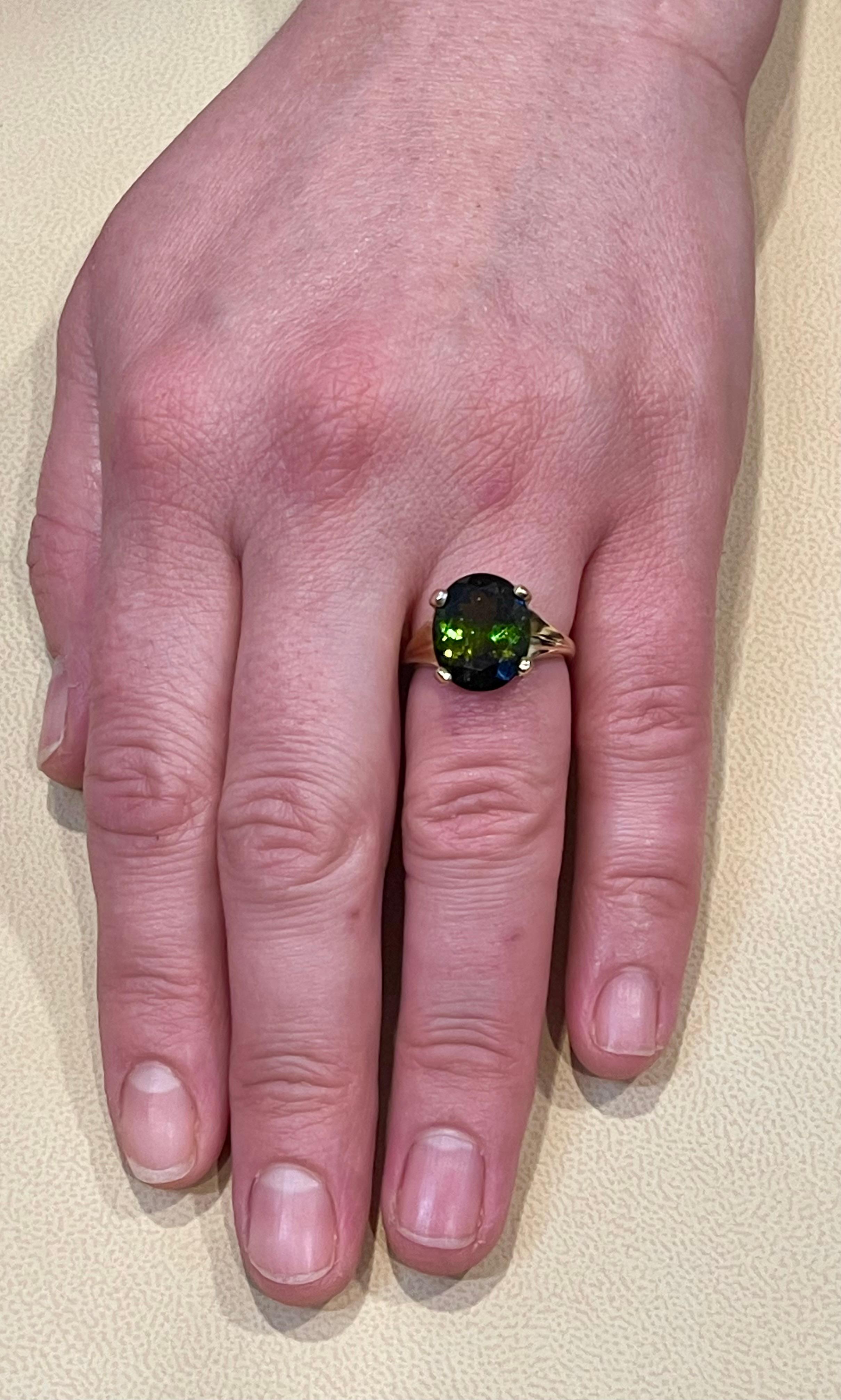 8 Karat natürlicher grüner Turmalinring aus 14 Karat Gelbgold mit Ovalschliff 3