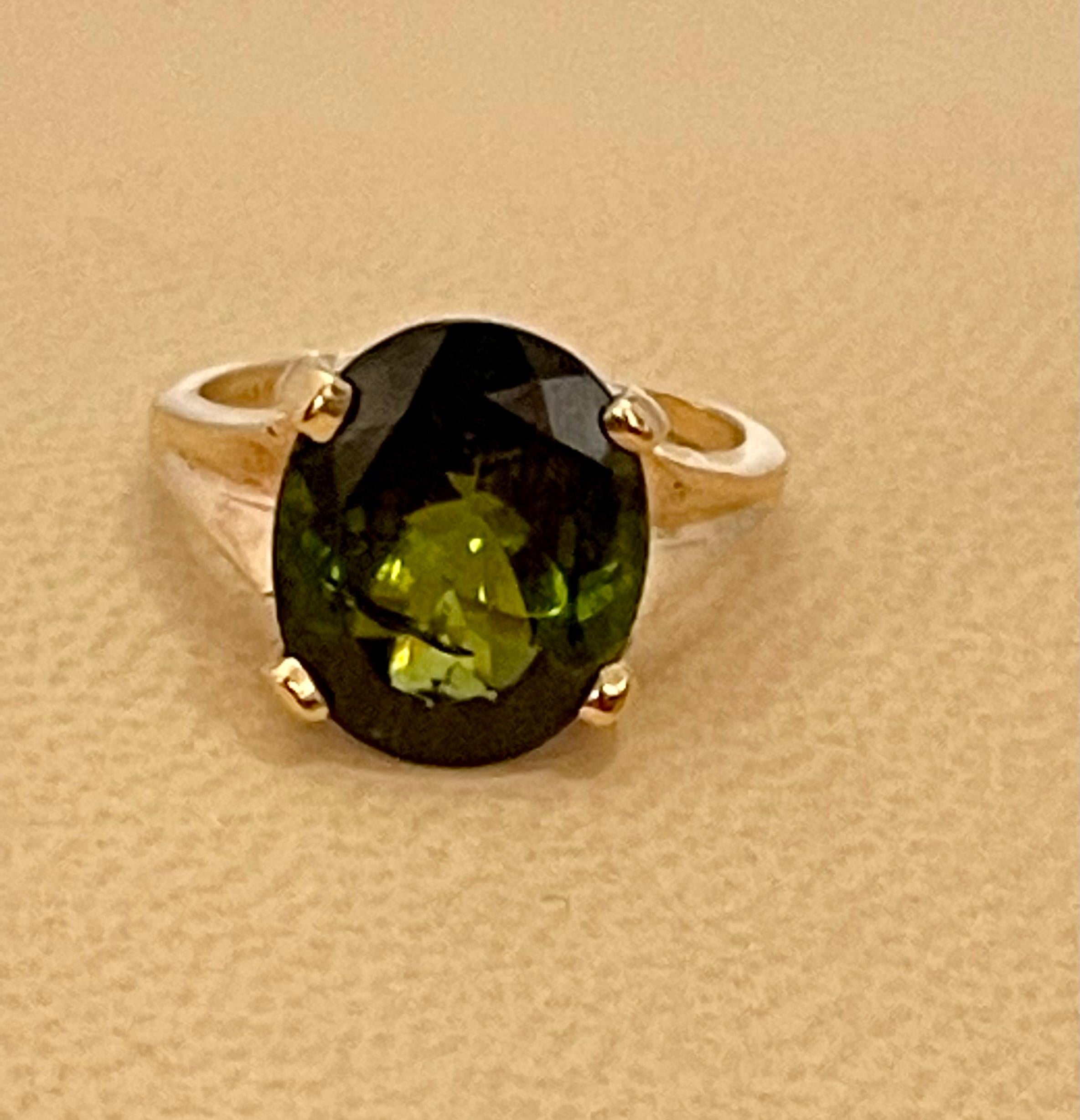 8 Karat natürlicher grüner Turmalinring aus 14 Karat Gelbgold mit Ovalschliff 9