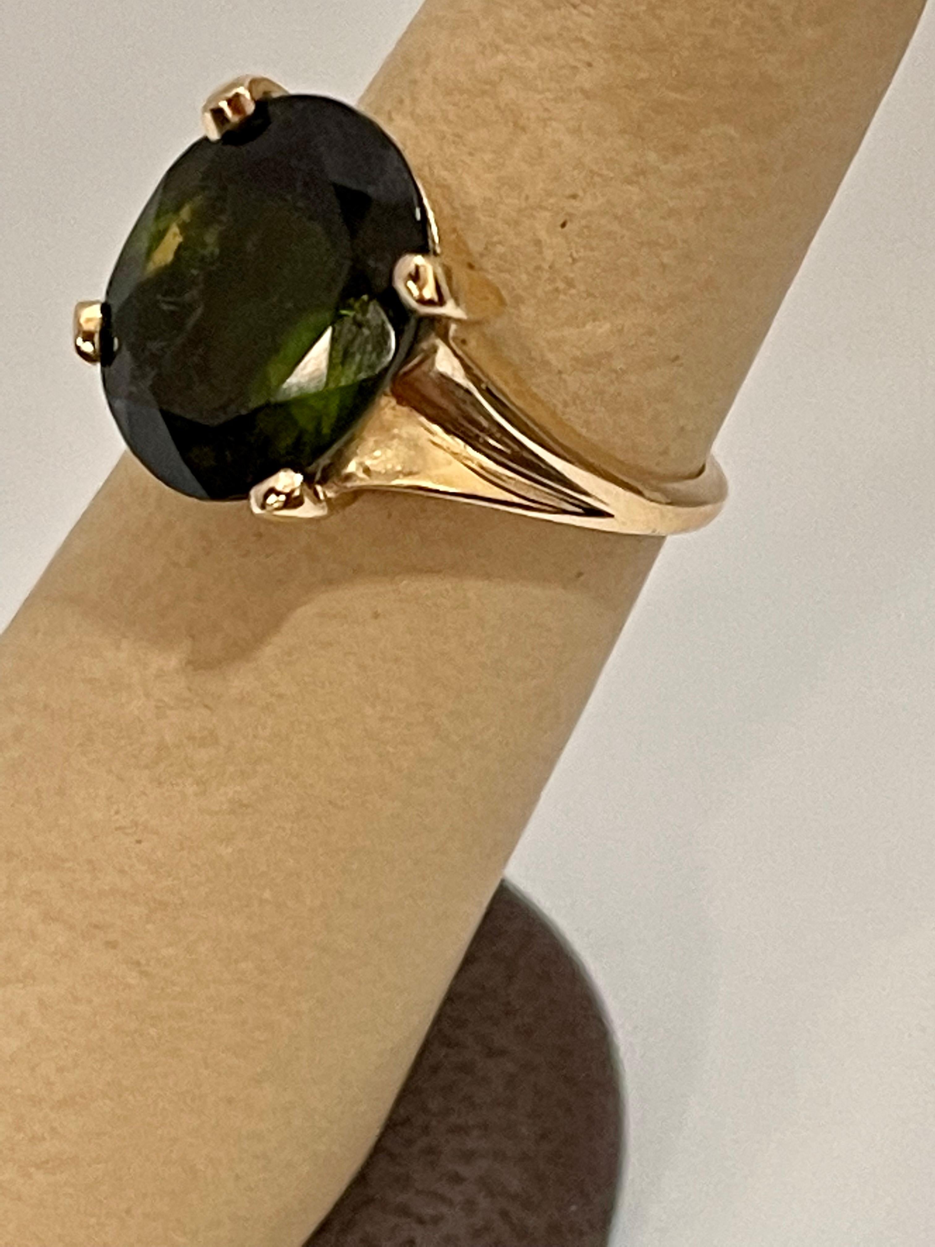 8 Karat natürlicher grüner Turmalinring aus 14 Karat Gelbgold mit Ovalschliff 13