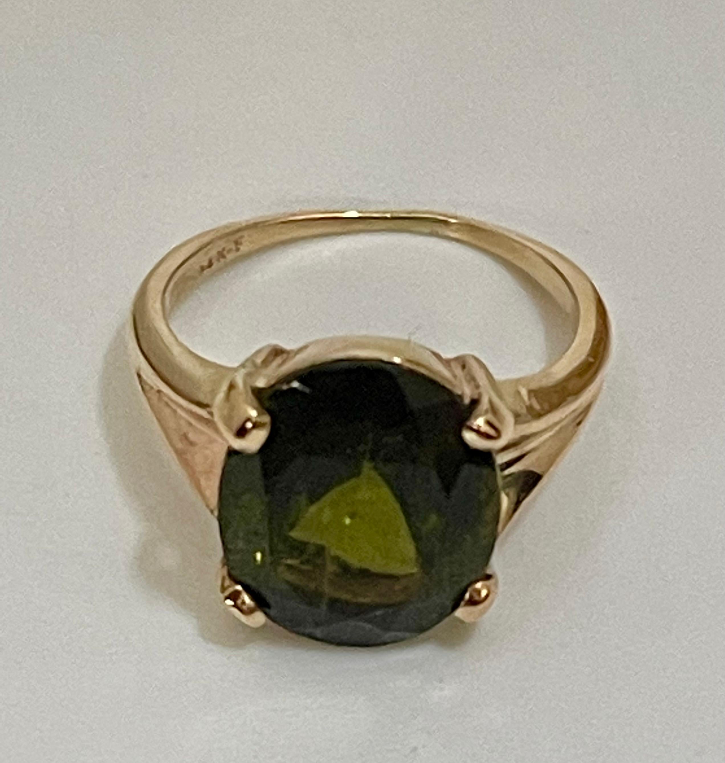 8 Karat natürlicher grüner Turmalinring aus 14 Karat Gelbgold mit Ovalschliff 15