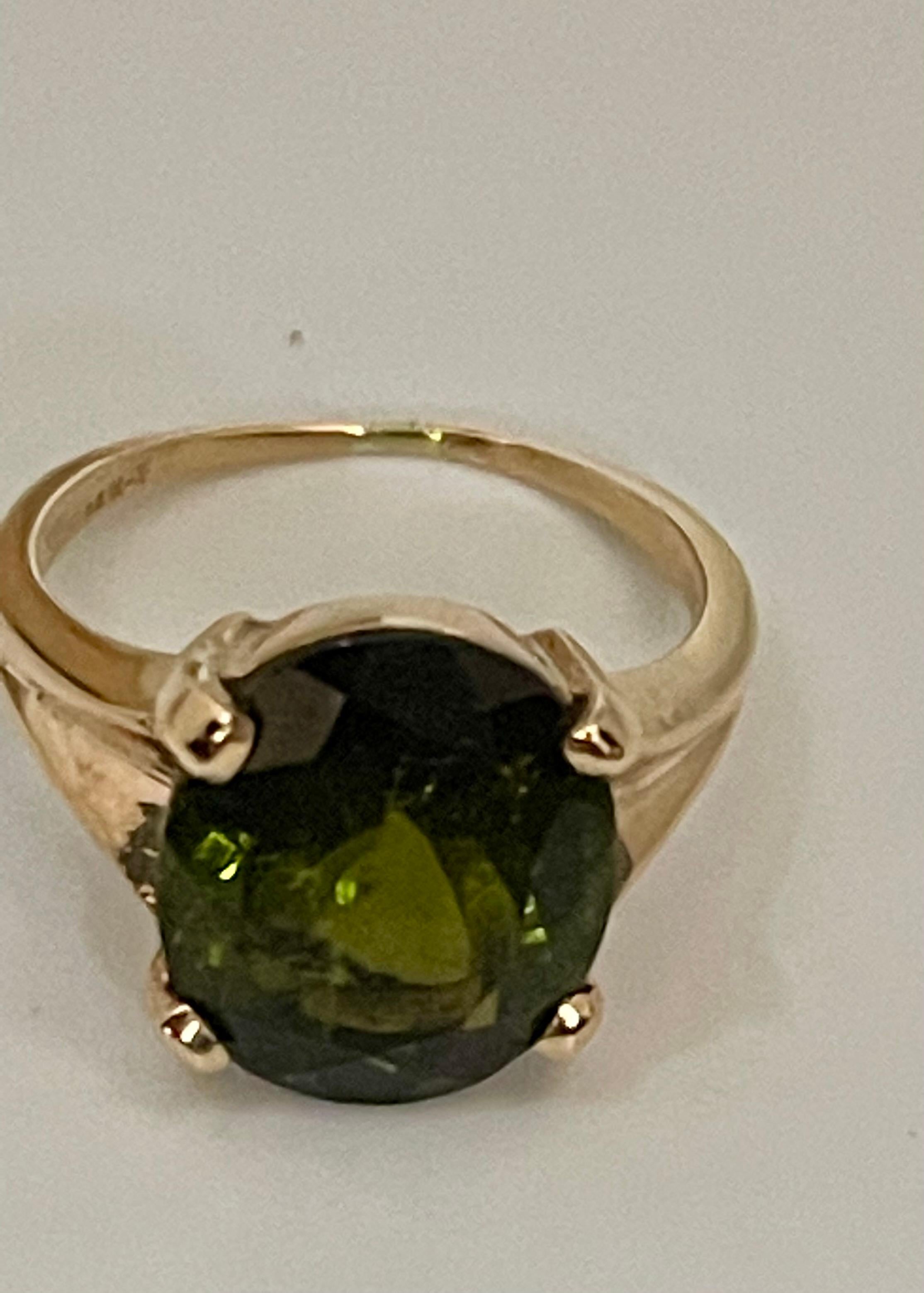 8 Karat natürlicher grüner Turmalinring aus 14 Karat Gelbgold mit Ovalschliff 6