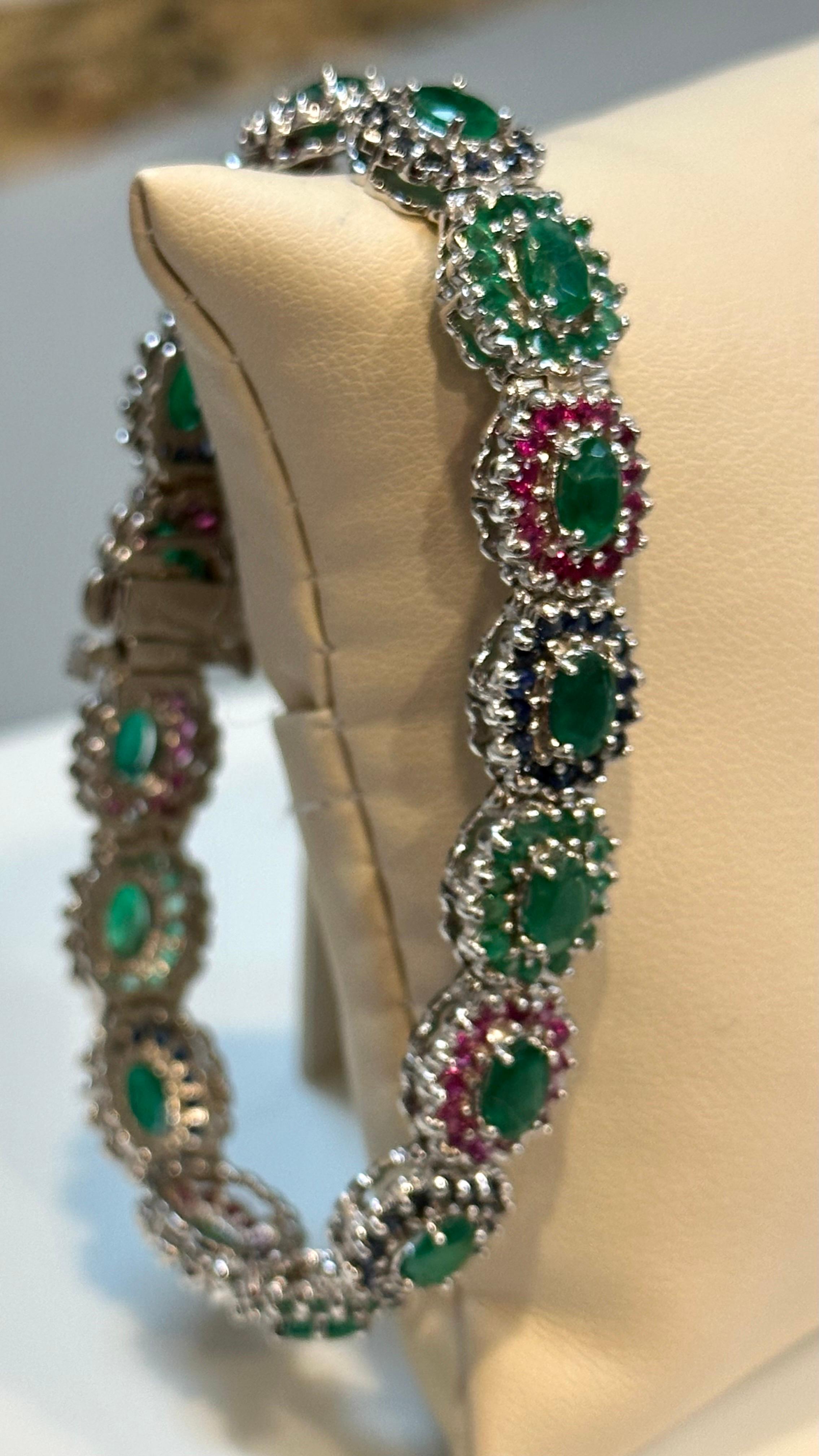 8 Ct Oval Cut Emerald & Ruby & Sapphire Tennis Bracelet 14 Kt White Gold 25.5Gm en vente 3