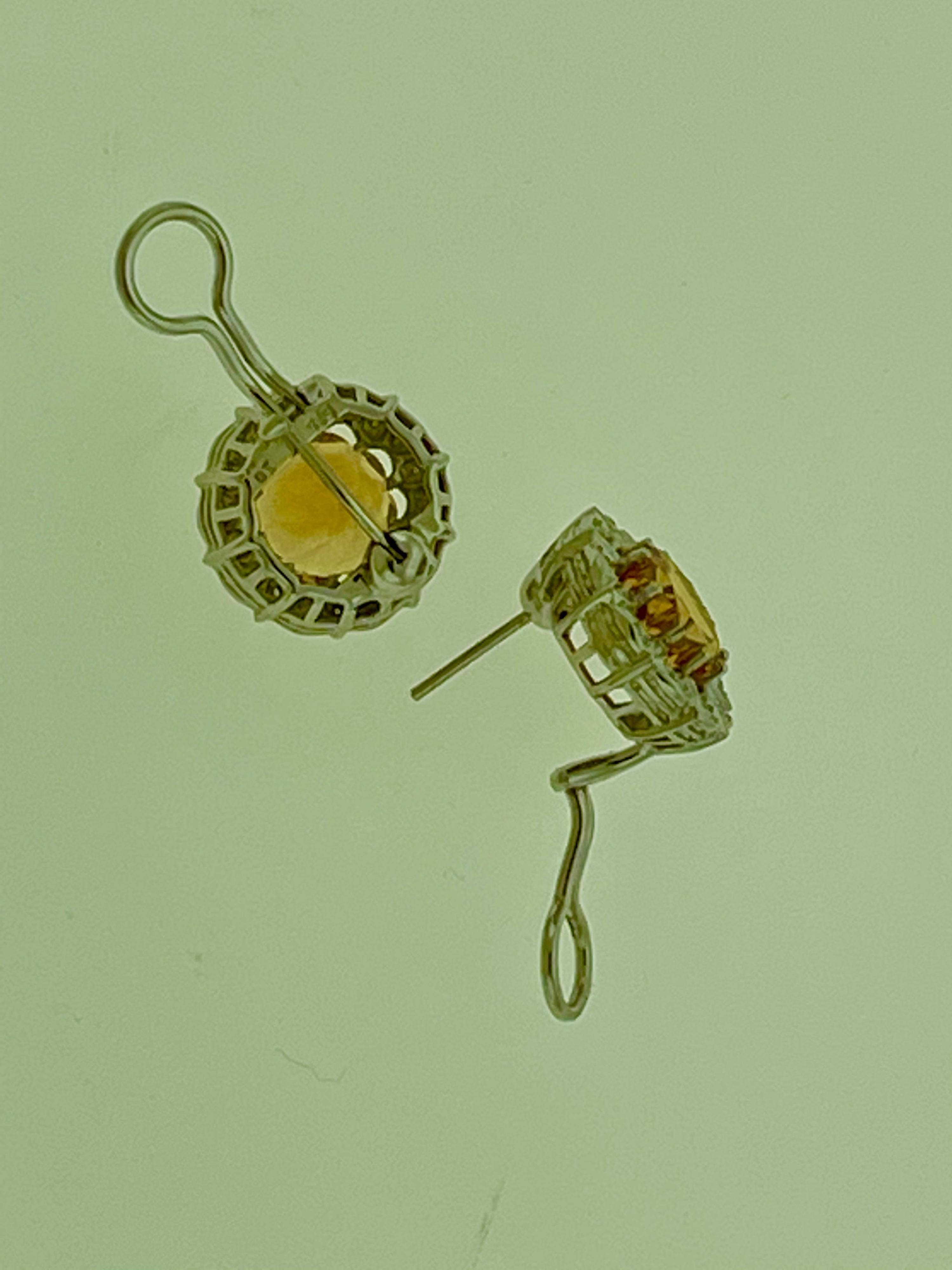 8 Karat runde natürliche Citrin-Ohrringe aus 18 Karat Weißgold mit Omega-Rücken im Angebot 3