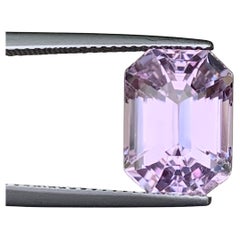 8 carati di Kunzite (Spodumene) di colore rosa pastello tagliata a smeraldo per la gioielleria