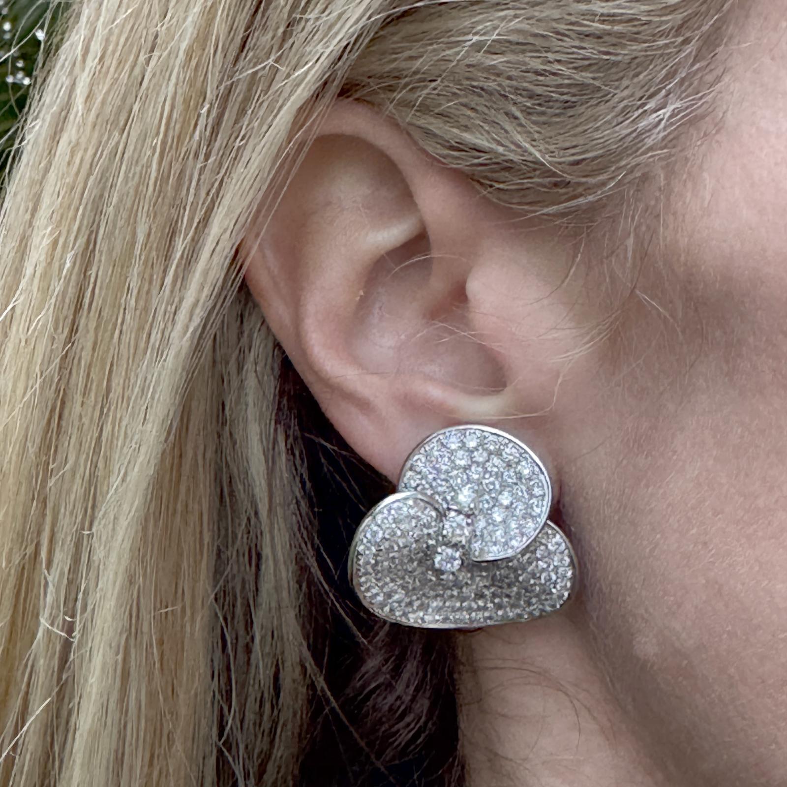 These elegant earrings are crafted in 18-karat white gold, featuring a lily pad-inspired design with pavé-set round brilliant diamonds for a sparkling, textured look. With a total carat weight of 8.00 carats, the diamonds are graded F-G for