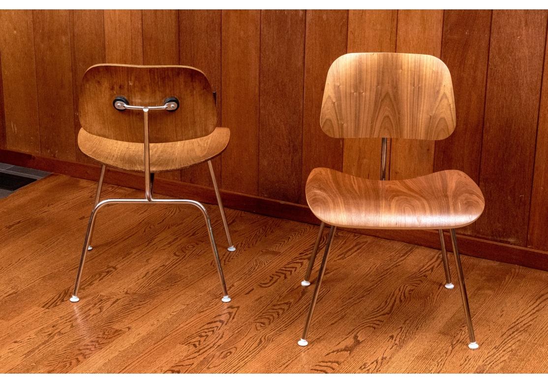 8 sedie da pranzo in legno di noce modellato di Ray and Ray Eames in vendita 5