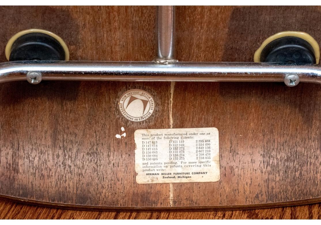 8 sedie da pranzo in legno di noce modellato di Ray and Ray Eames in vendita 10