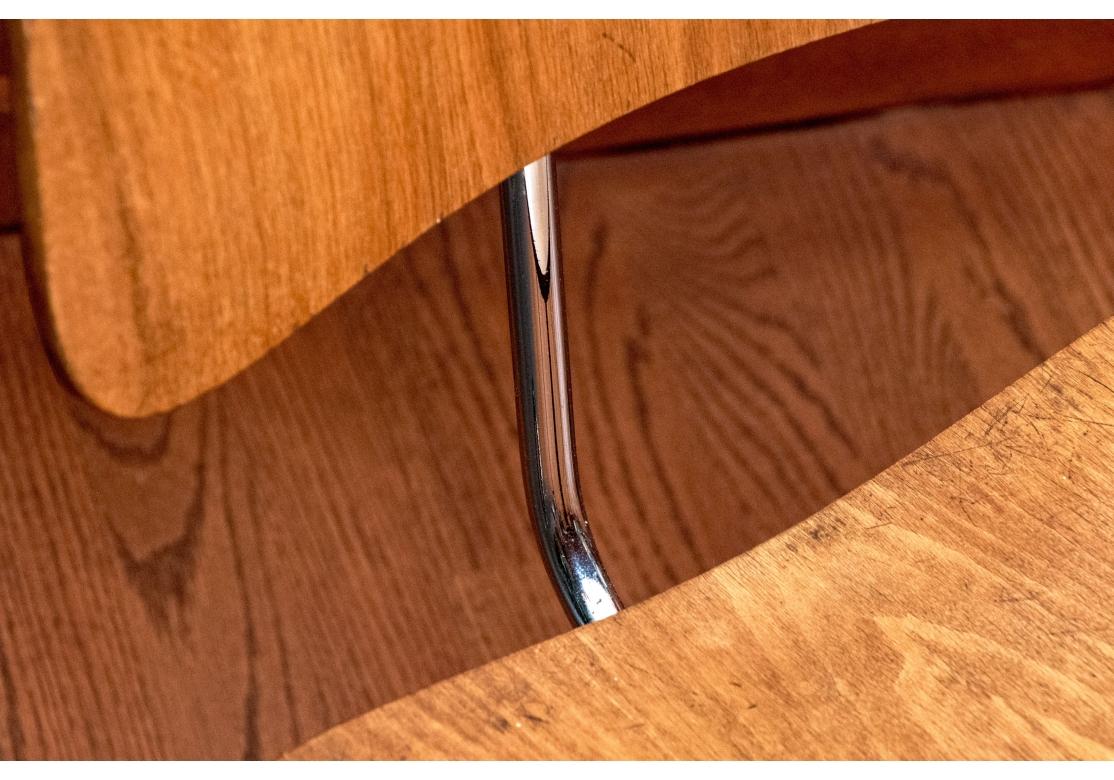 8 sedie da pranzo in legno di noce modellato di Ray and Ray Eames In condizioni discrete in vendita a Bridgeport, CT