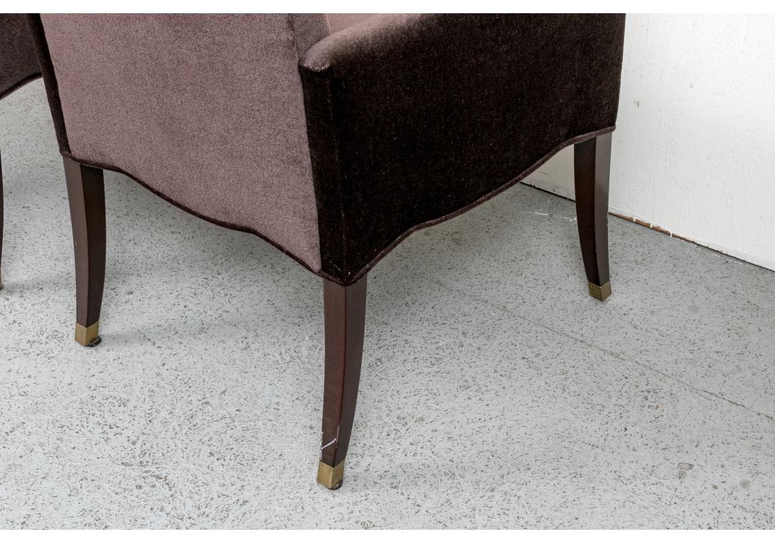8 sedie da pranzo imbottite in mohair personalizzate alla maniera di Olivier Gagnere in vendita 4
