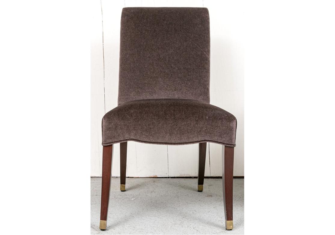 8 sedie da pranzo imbottite in mohair personalizzate alla maniera di Olivier Gagnere in vendita 5