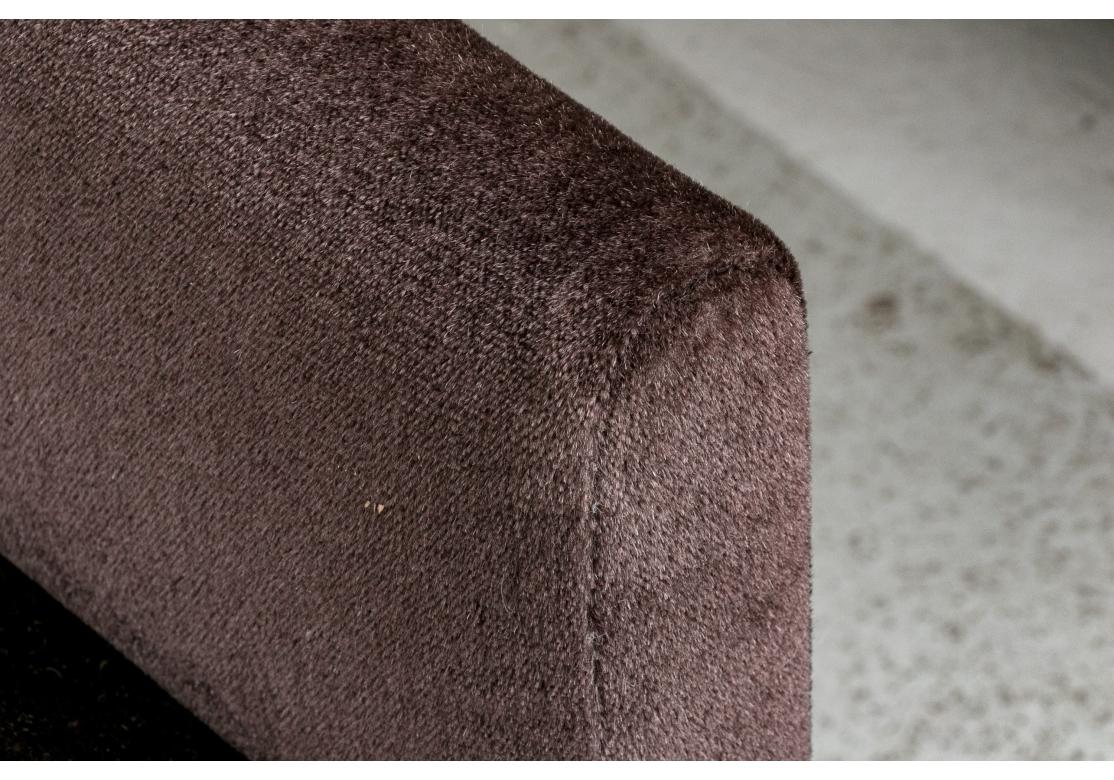 8 sedie da pranzo imbottite in mohair personalizzate alla maniera di Olivier Gagnere in vendita 7