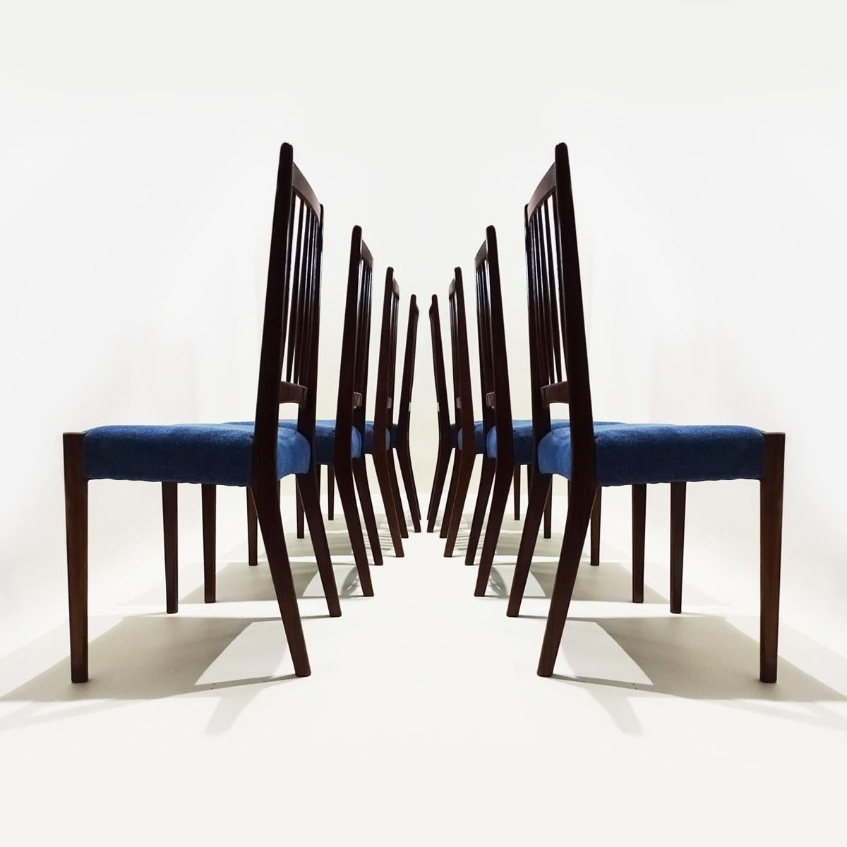 Danois 8 chaises de salle à manger danoises du milieu du siècle dernier Arne Hovmand Olsen en teck et tissu en vente