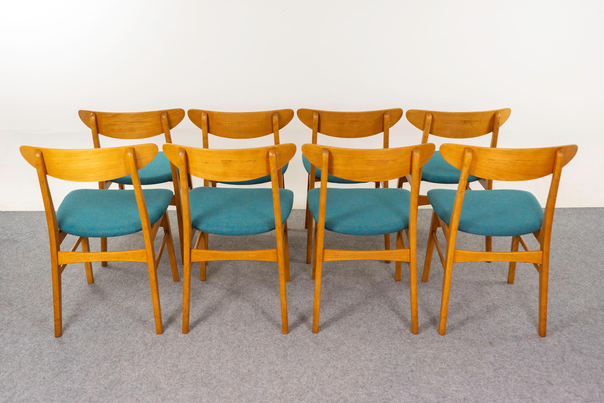 8 Chaises de salle à manger danoises en hêtre du milieu du siècle en vente 3