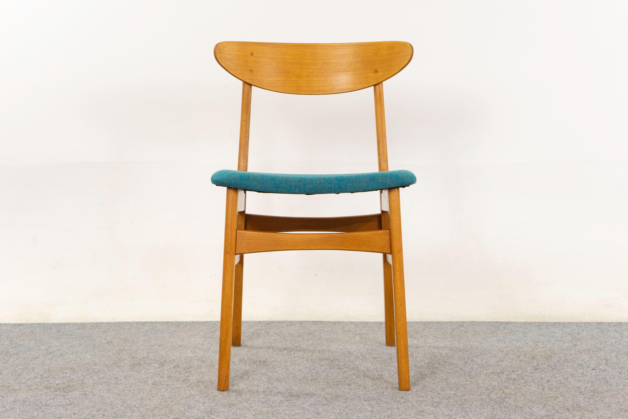Danois 8 Chaises de salle à manger danoises en hêtre du milieu du siècle en vente