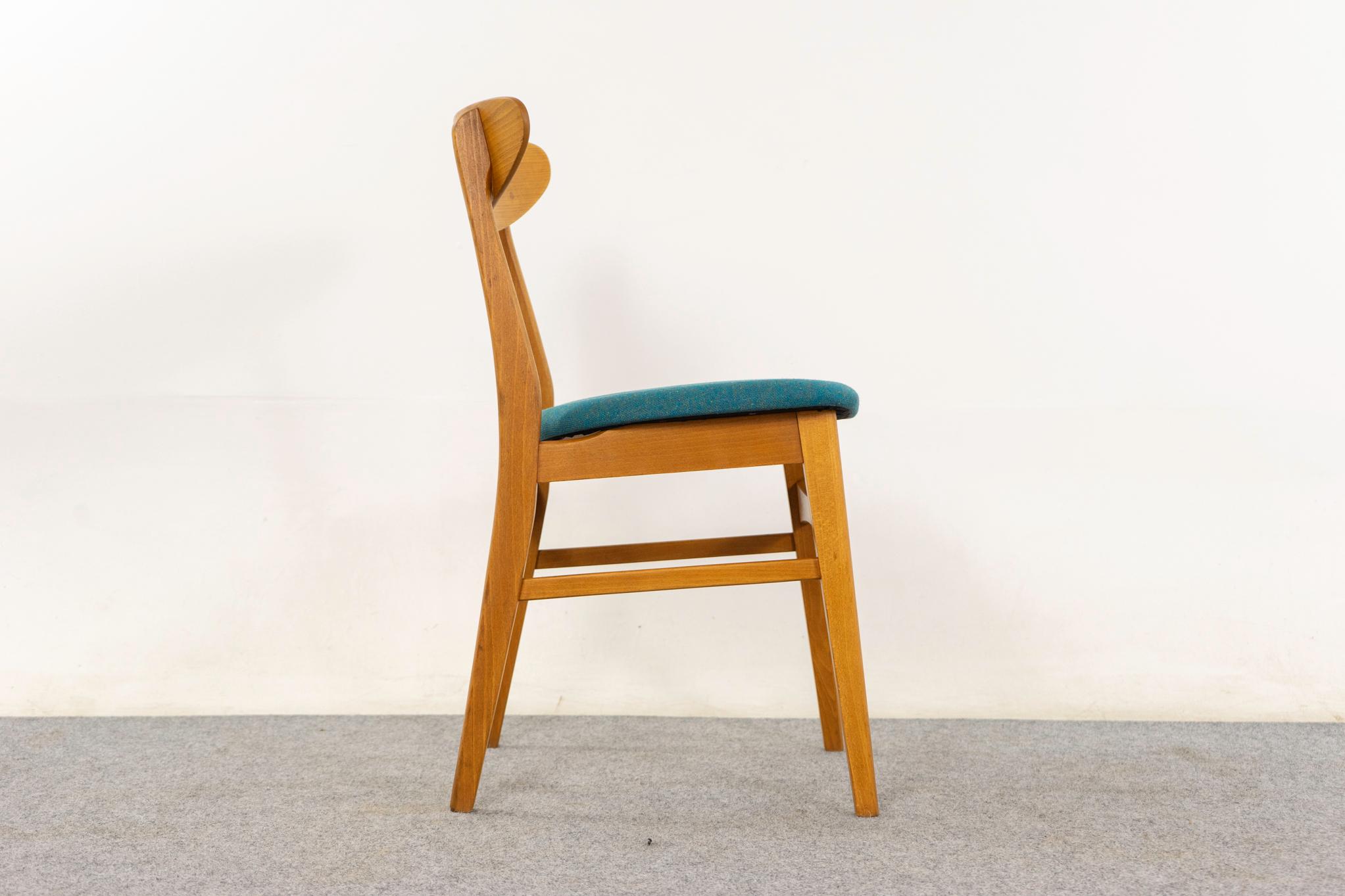 8 Chaises de salle à manger danoises en hêtre du milieu du siècle Bon état - En vente à VANCOUVER, CA