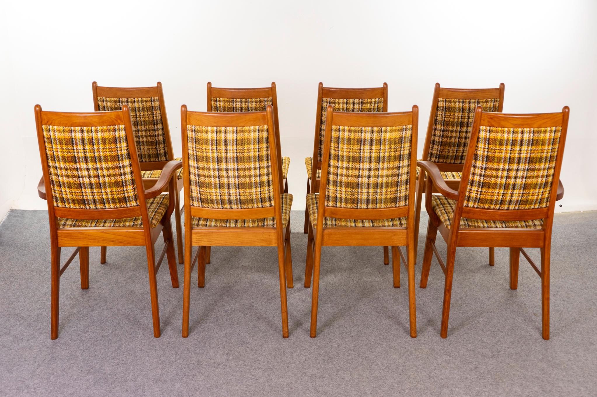 8 Dänische Teak-Esszimmerstühle aus der Jahrhundertmitte im Angebot 4