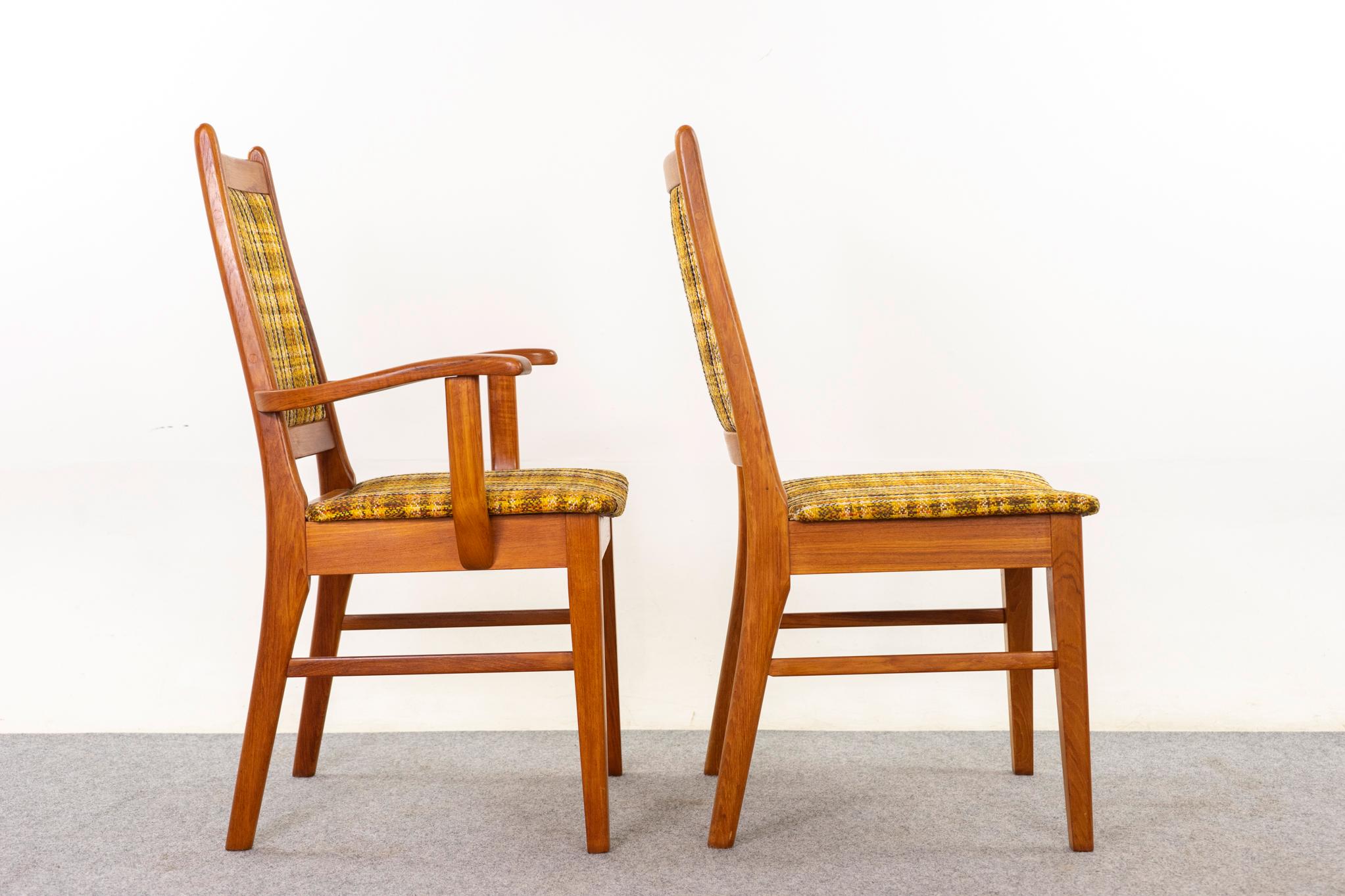 8 Dänische Teak-Esszimmerstühle aus der Jahrhundertmitte (Teakholz) im Angebot