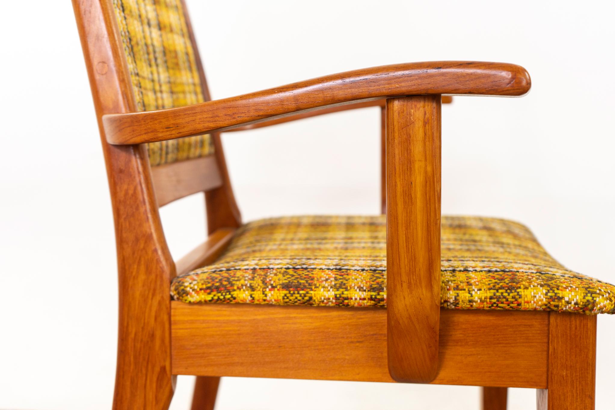 8 Dänische Teak-Esszimmerstühle aus der Jahrhundertmitte im Angebot 1