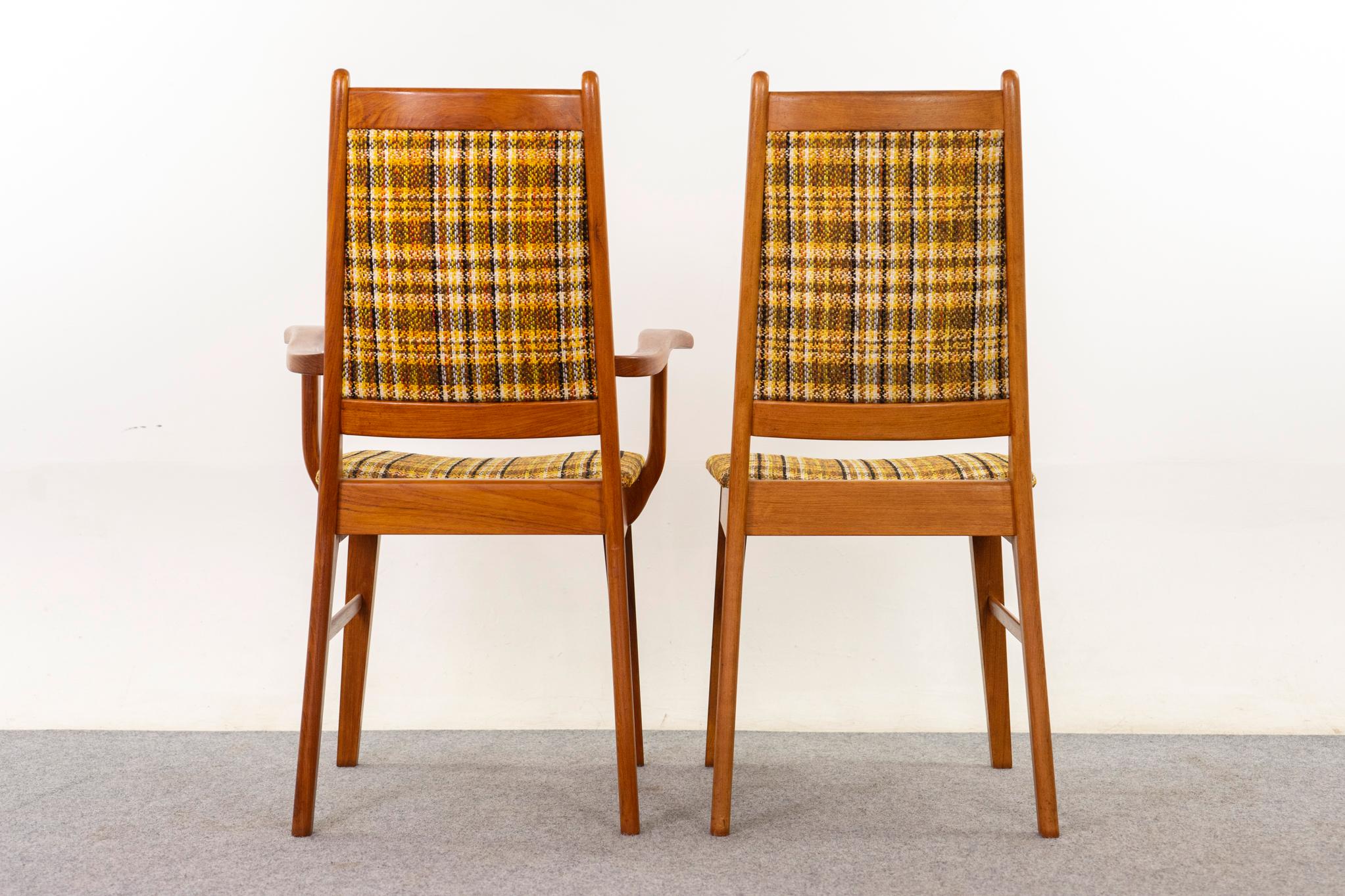 8 Dänische Teak-Esszimmerstühle aus der Jahrhundertmitte im Angebot 2