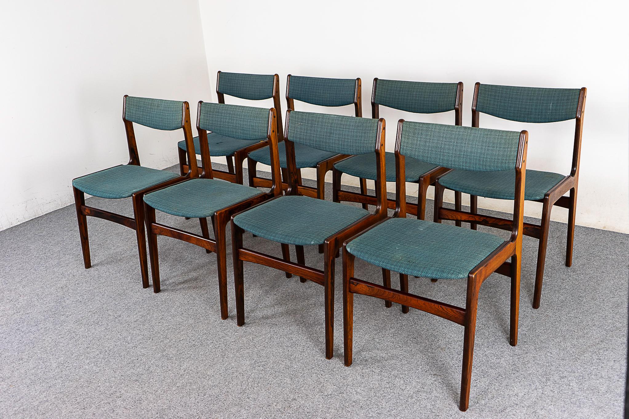 8 moderne dänische Esszimmerstühle aus Rosenholz im Angebot 4