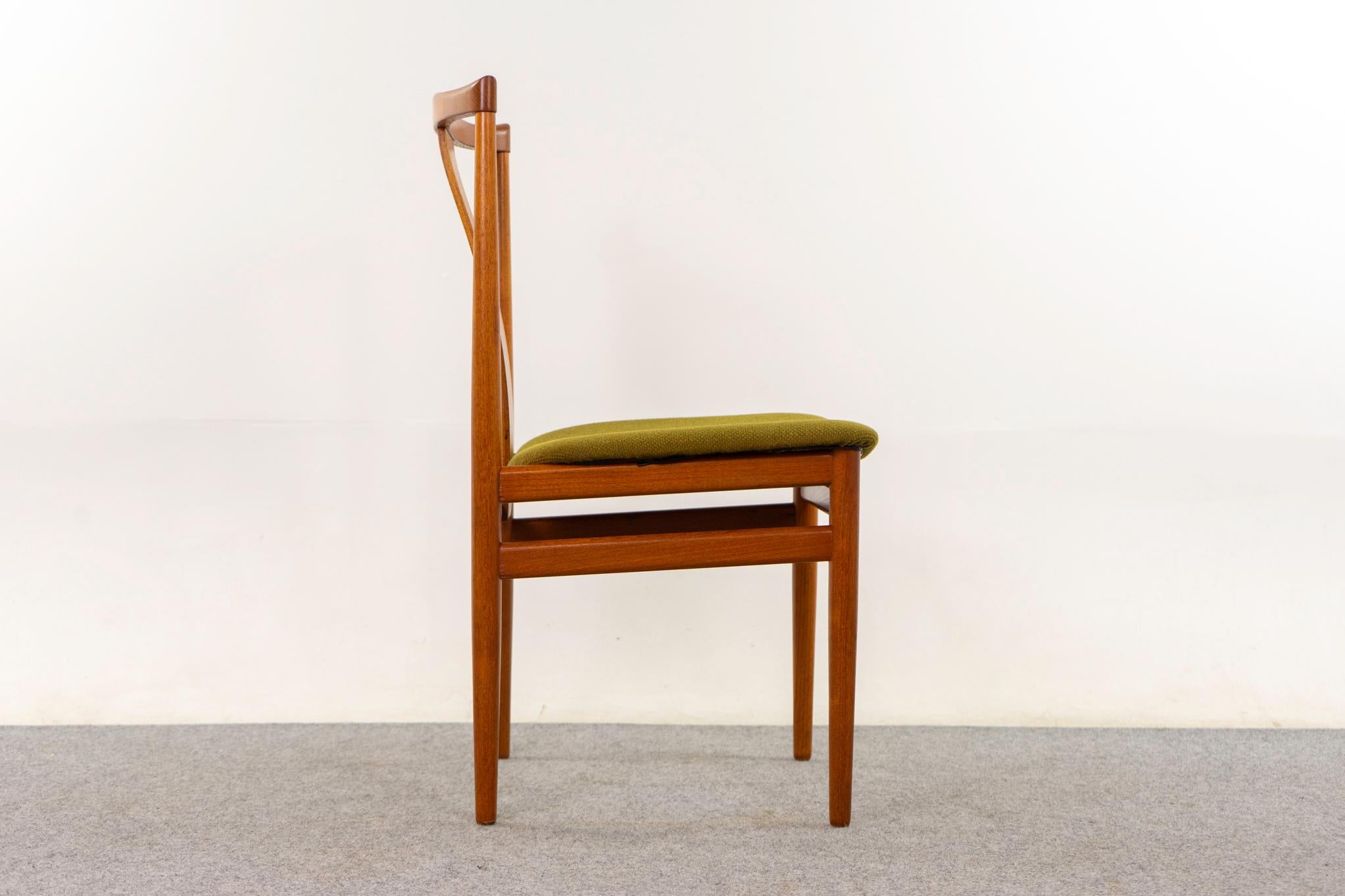 Metà XX secolo 8 Sedie da pranzo moderne danesi in teak di Erling Torvits in vendita