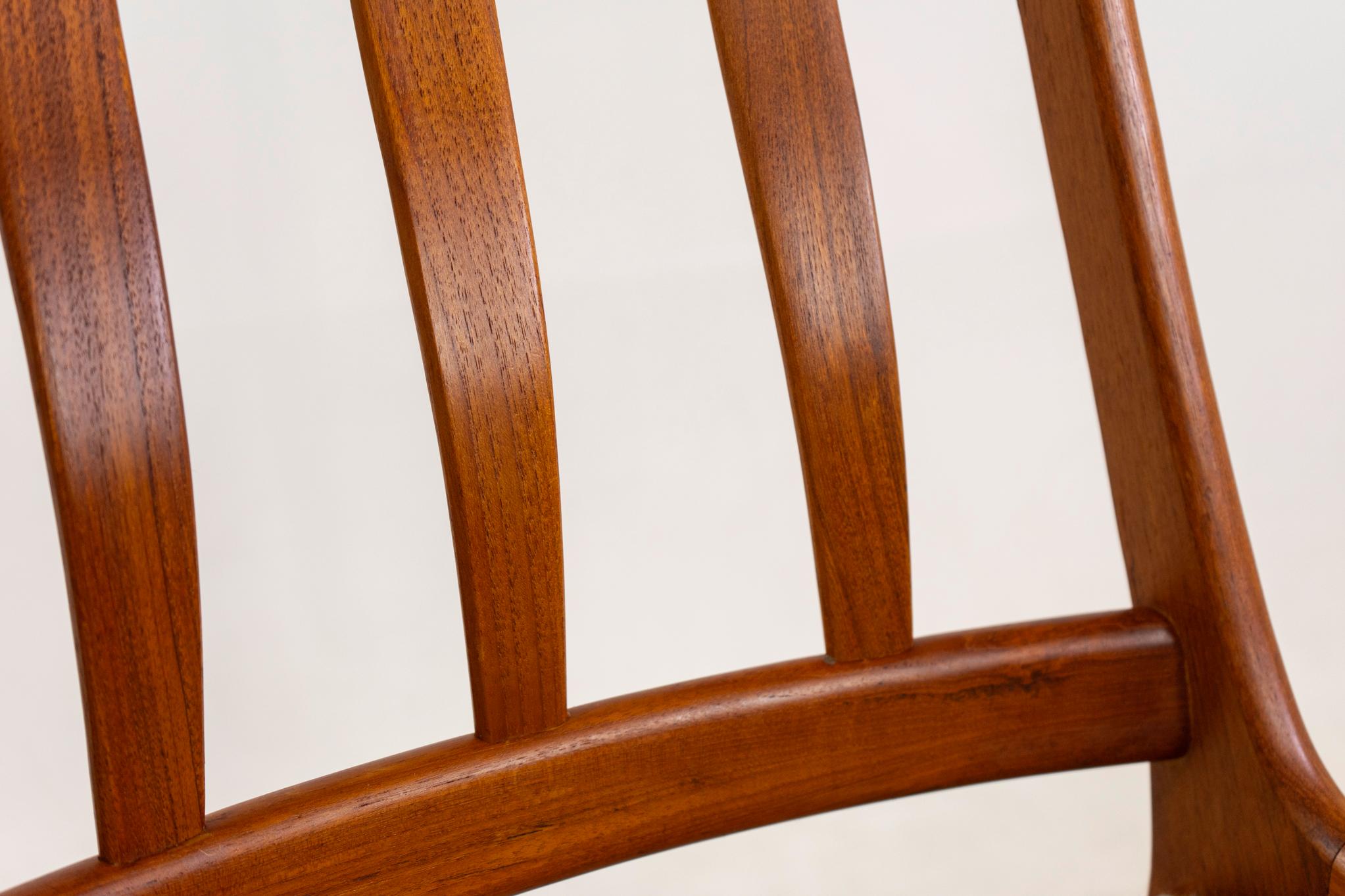 8 Danish Modern Teak Dining Chairs For Sale 4