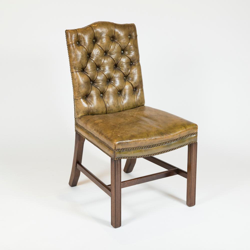 Mahogany 8 Dining Chairs with Leather Button Backs, 2 Carvers and 6 Standard Chairs For Sale
