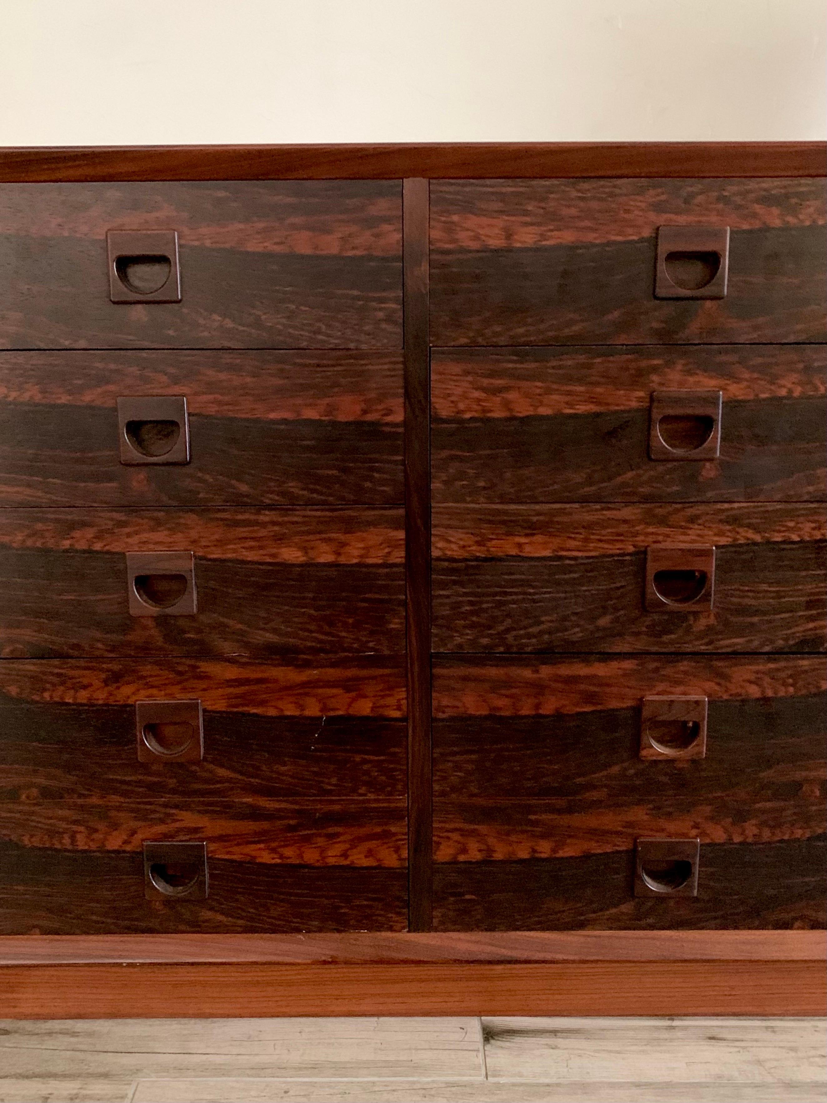 Danois Commode 8 tiroirs en bois de rose danois, Attr. Arne Wahl Iversen, vers les années 1960 en vente