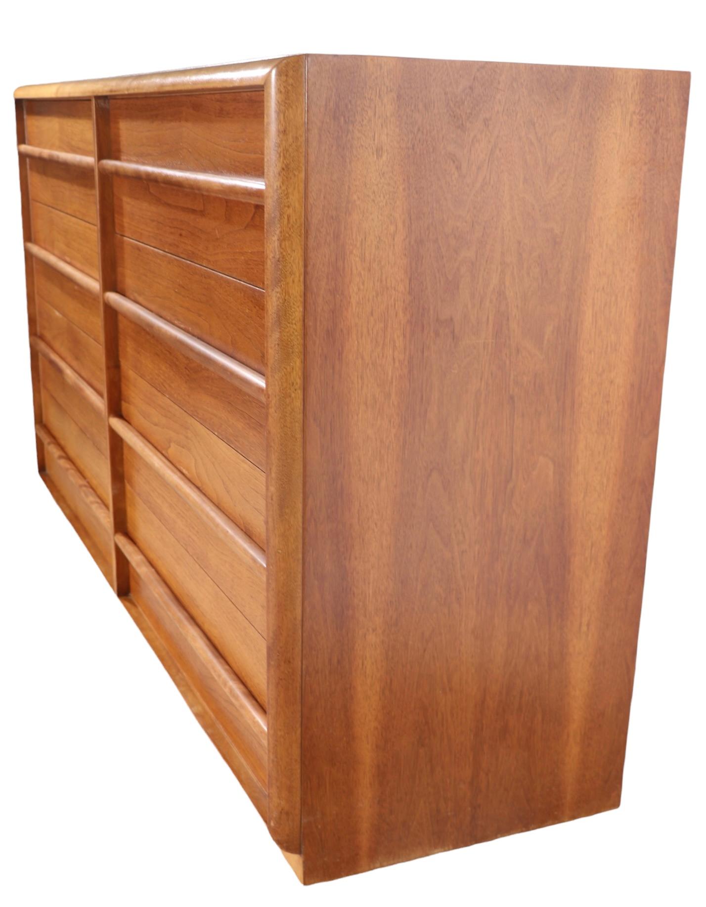 8 Drawer Double Dresser Designed by Robsjohn Gibbings for Widdicomb For Sale 4