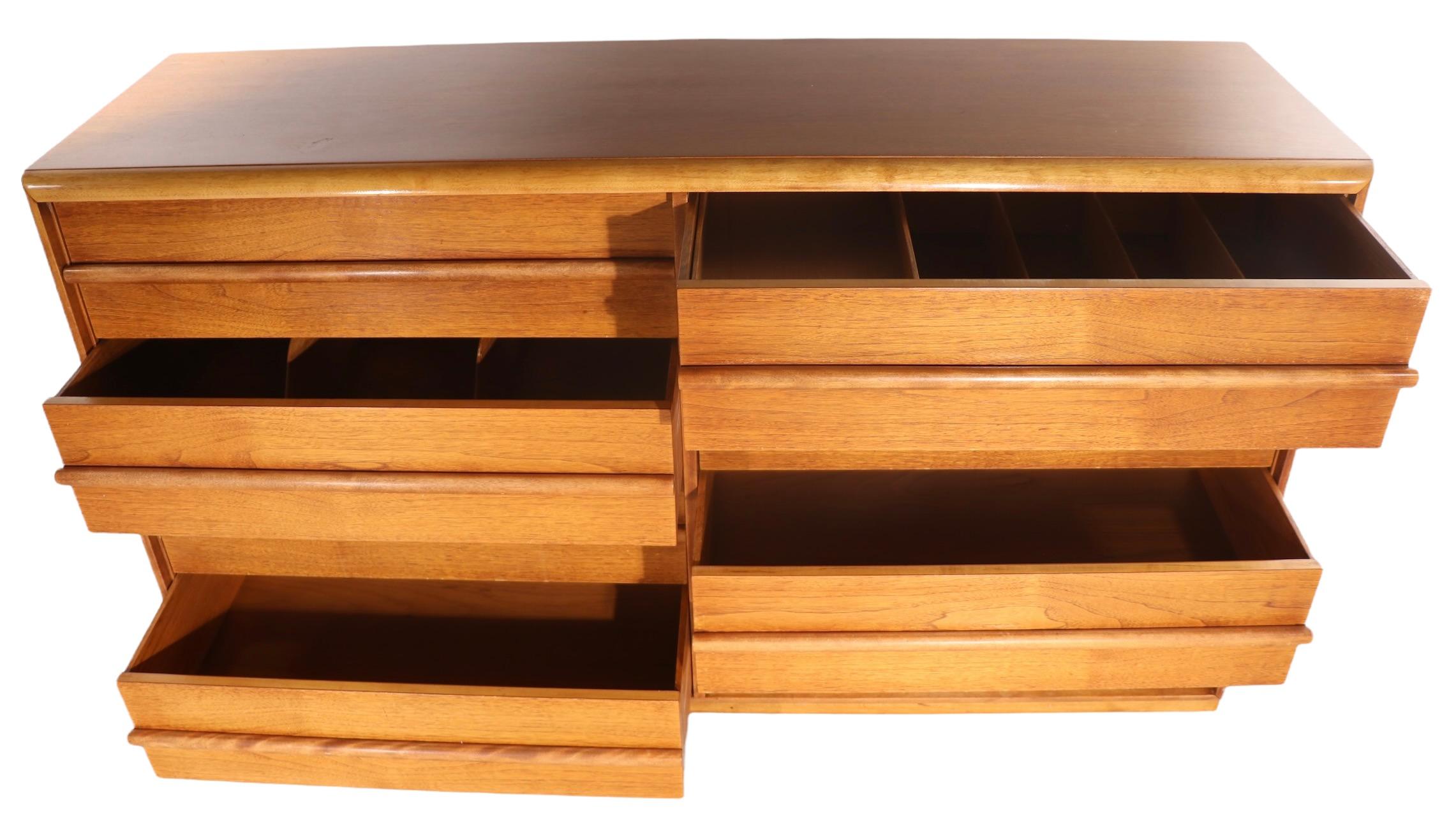 8 Drawer Double Dresser Designed by Robsjohn Gibbings for Widdicomb For Sale 10