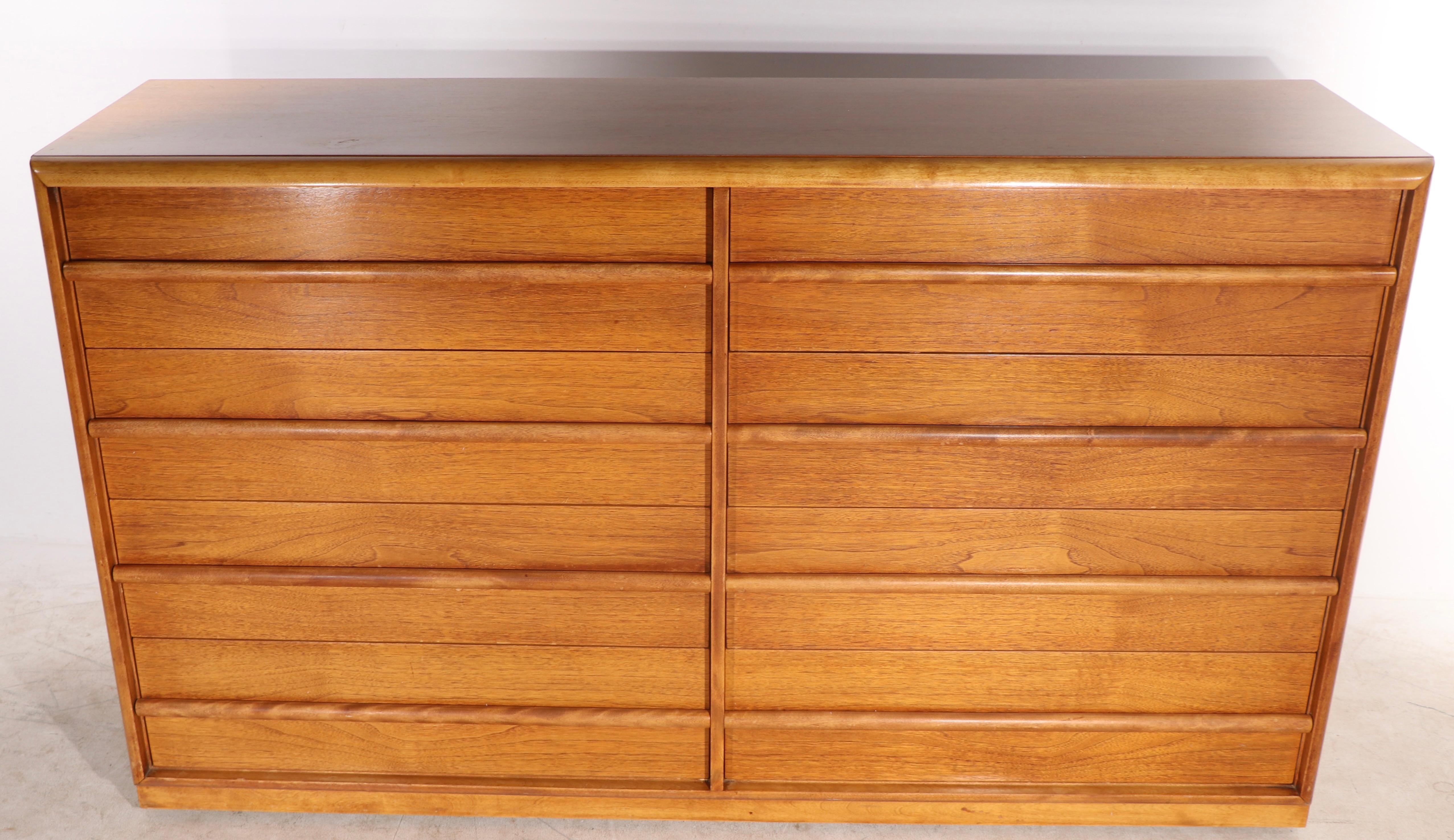 Commode double à 8 tiroirs conçue par Robsjohn Gibbings pour Widdicomb Bon état - En vente à New York, NY