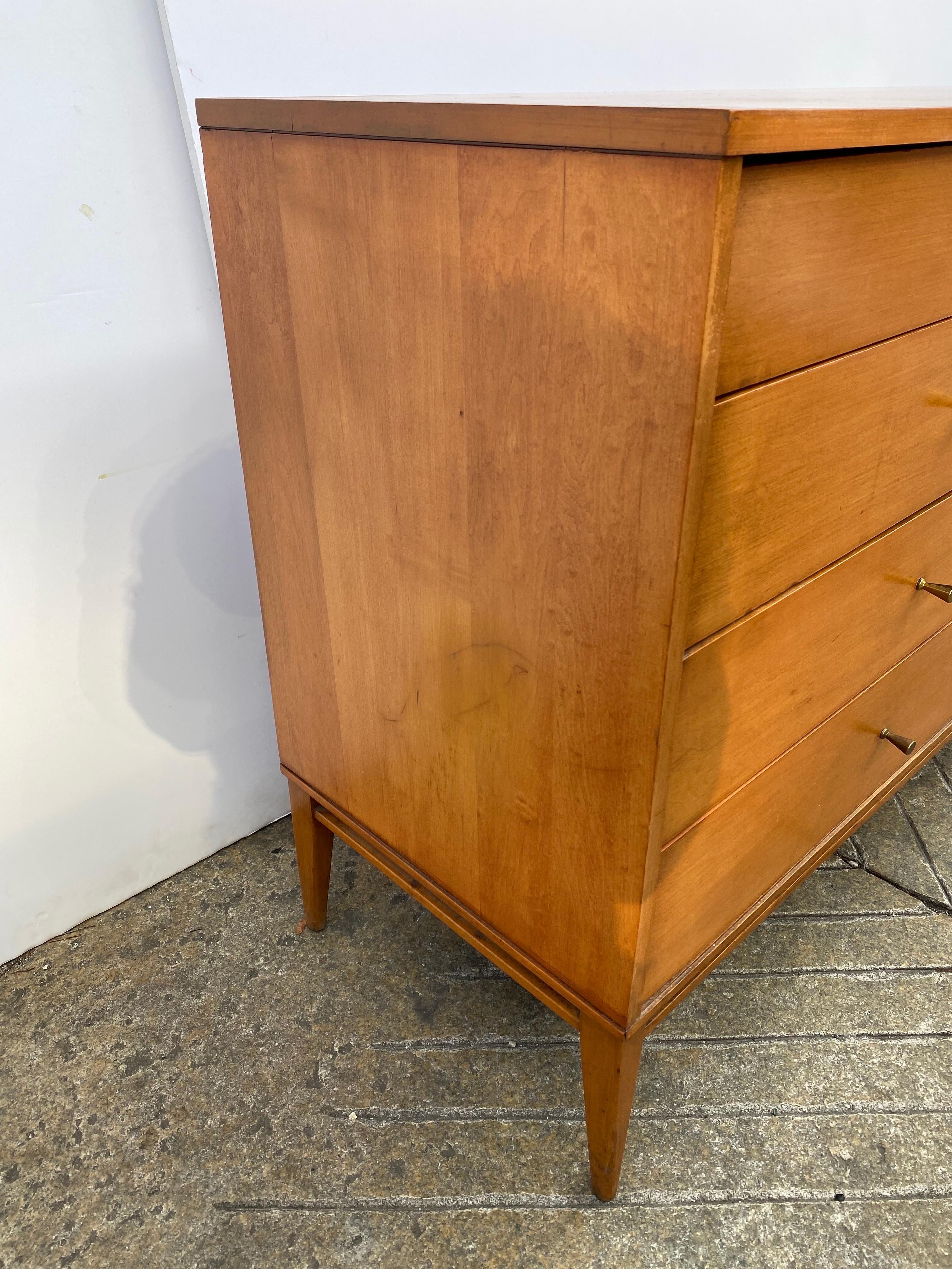 8 Drawer Paul McCobb Solid Maple Planner Group Dresser In Good Condition In Philadelphia, PA