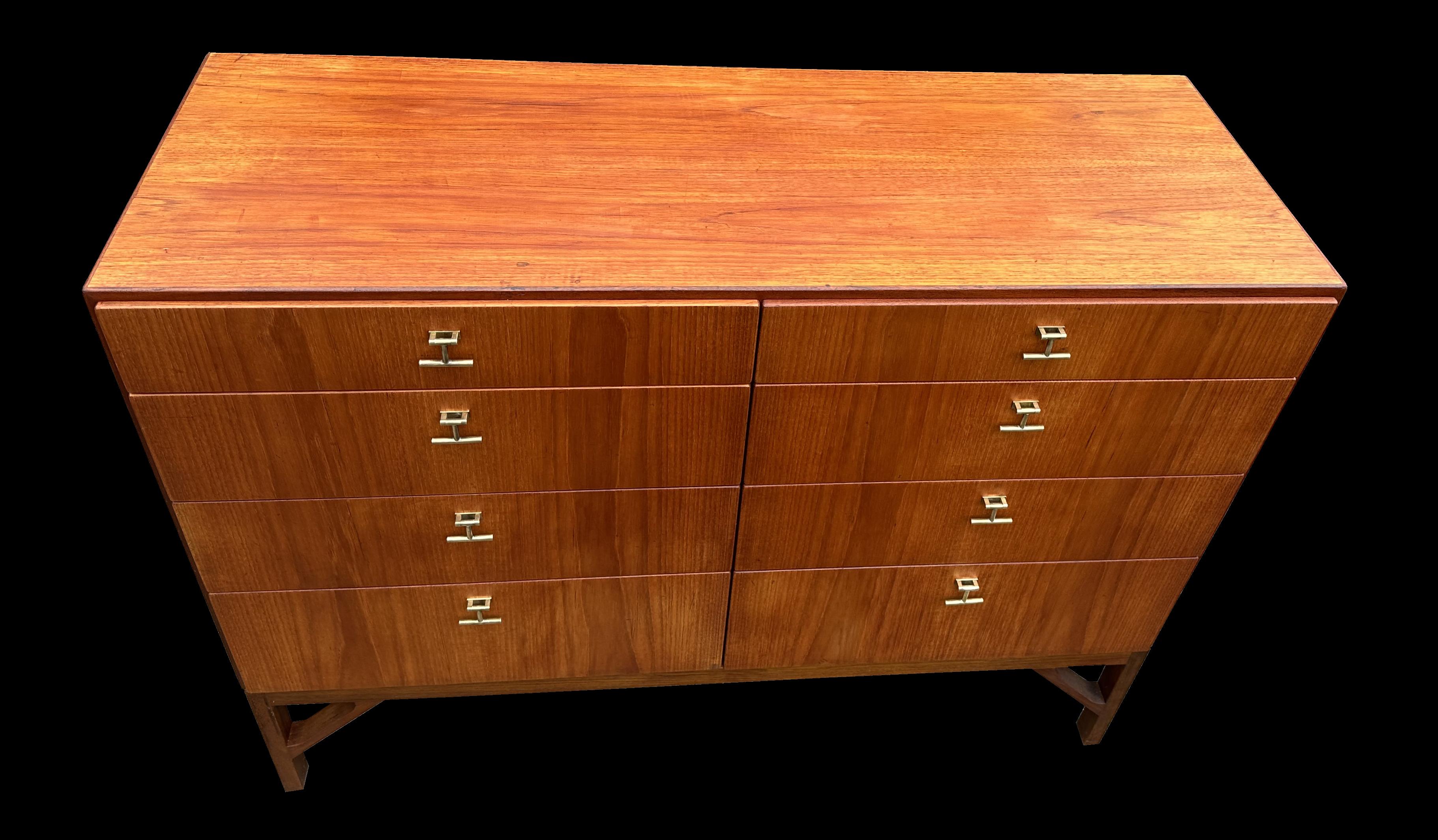 8 Drawer Teak Chest by Borge Mogensen for FDB In Good Condition For Sale In Little Burstead, Essex
