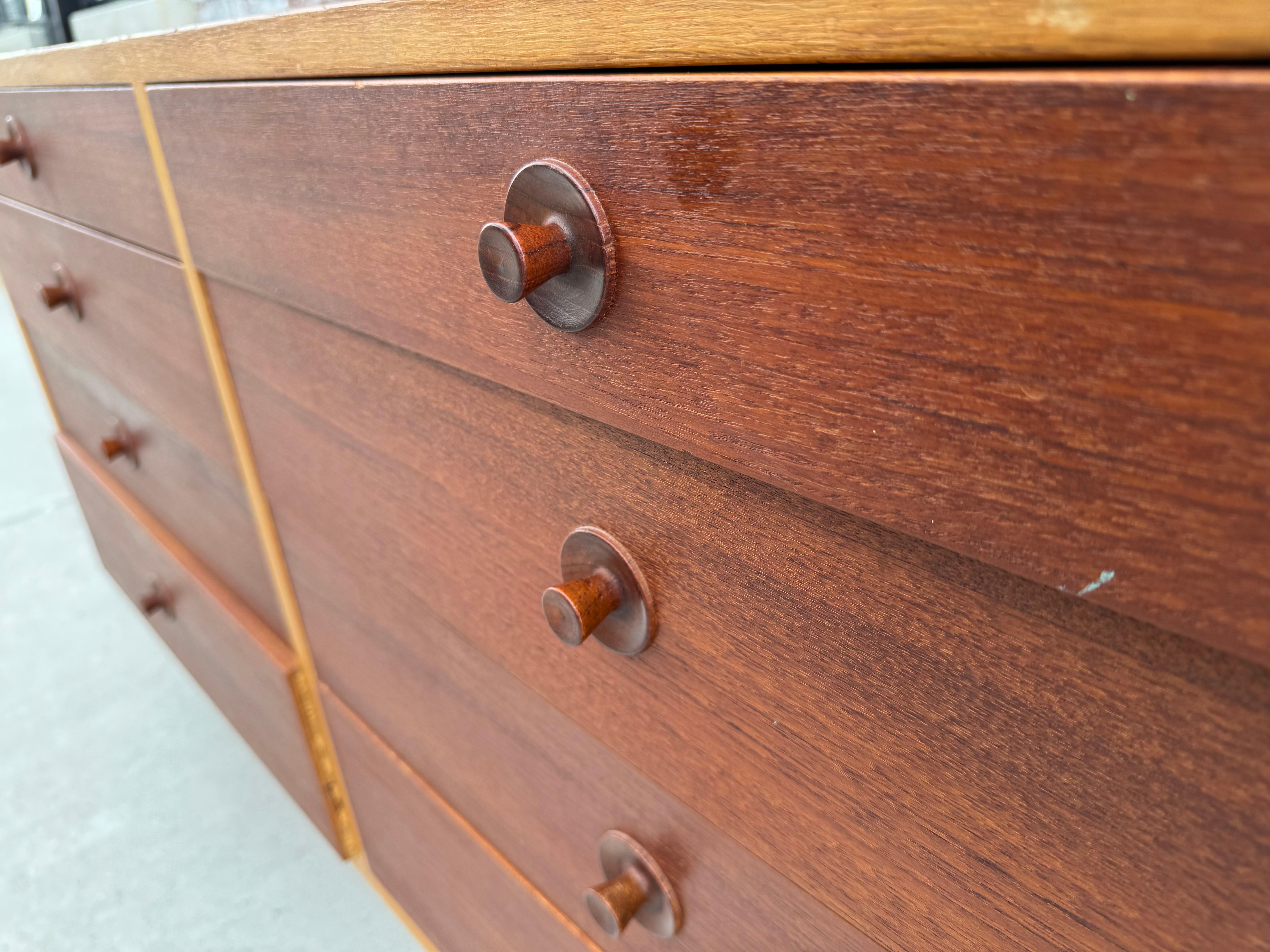Suédois Commode 8 tiroirs en teck et Oak Oak par Borgensen pour Karl Andersson en vente